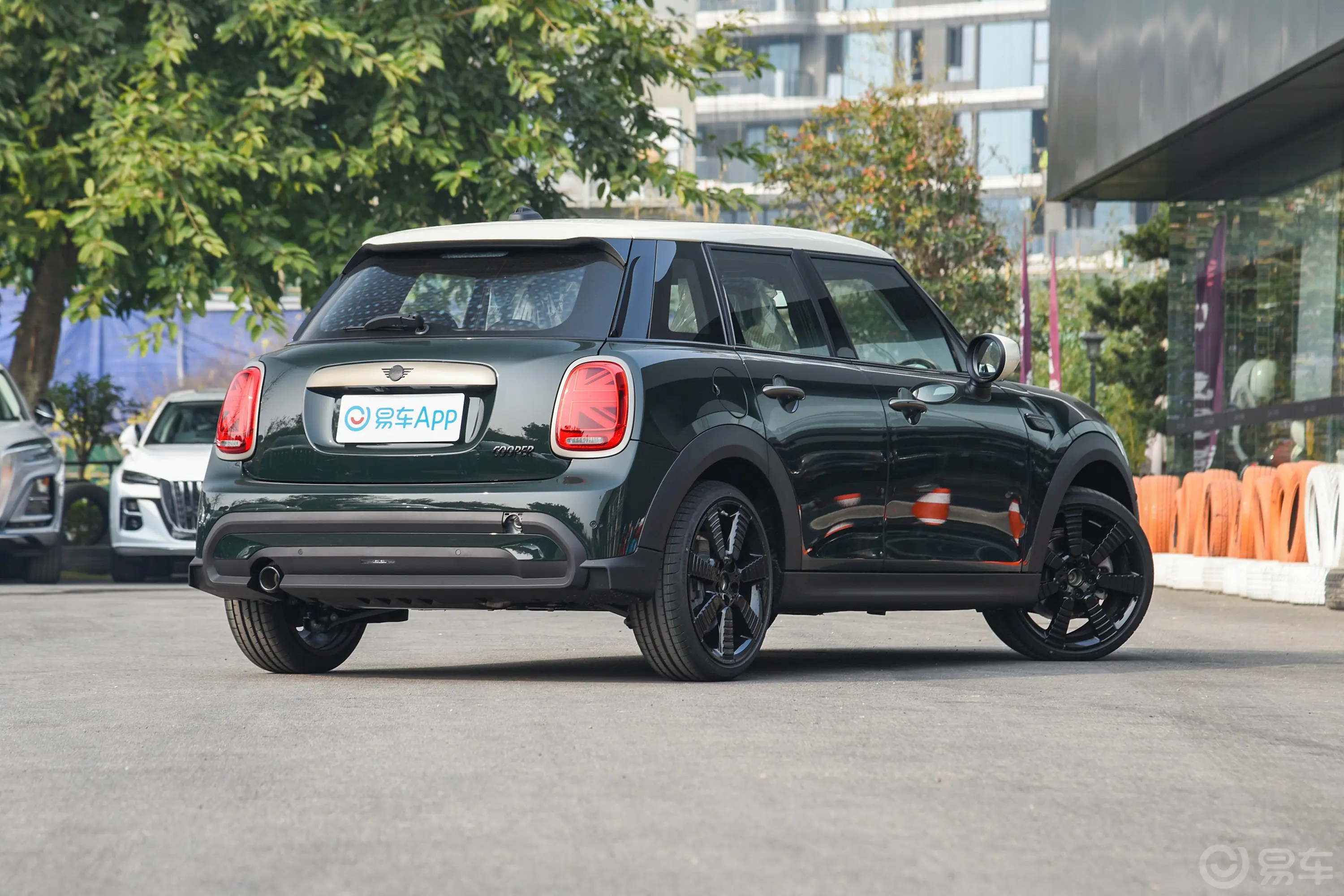 MINI1.5T COOPER 执迷版 五门版侧后45度车头向右水平