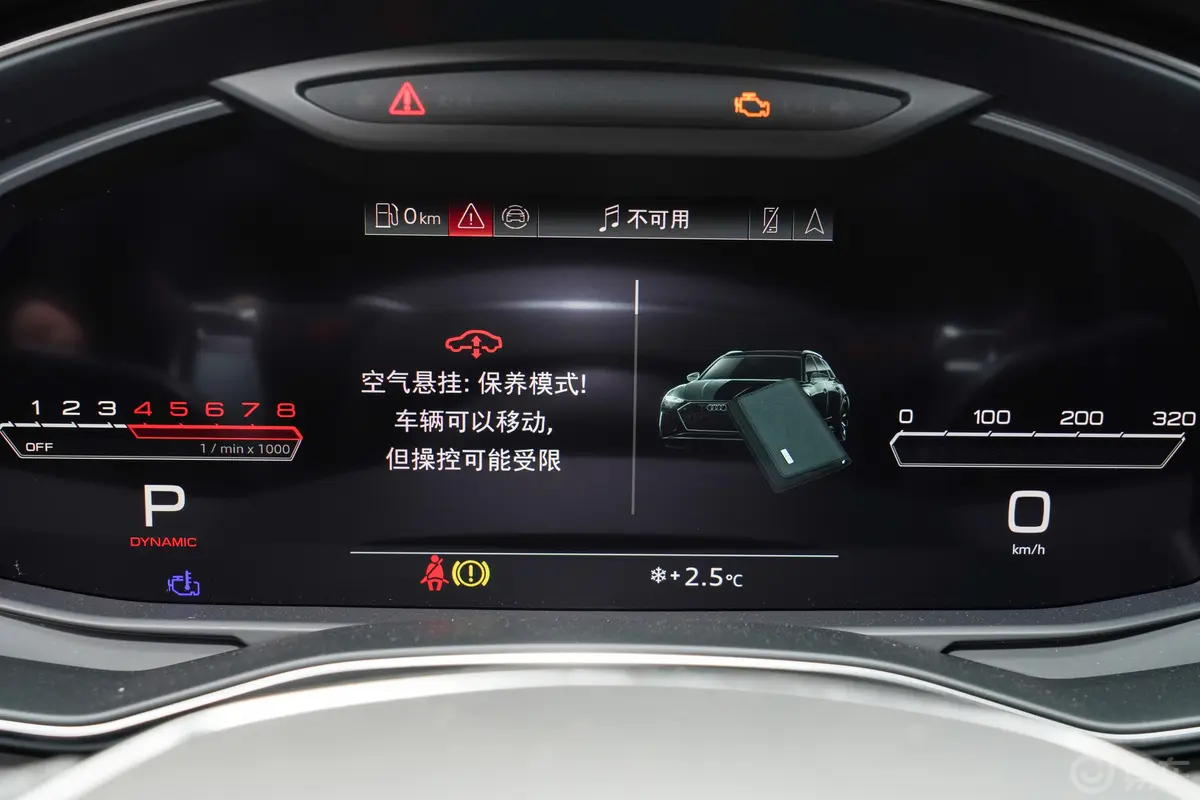 奥迪RS 64.0T Avant Performance主驾驶位