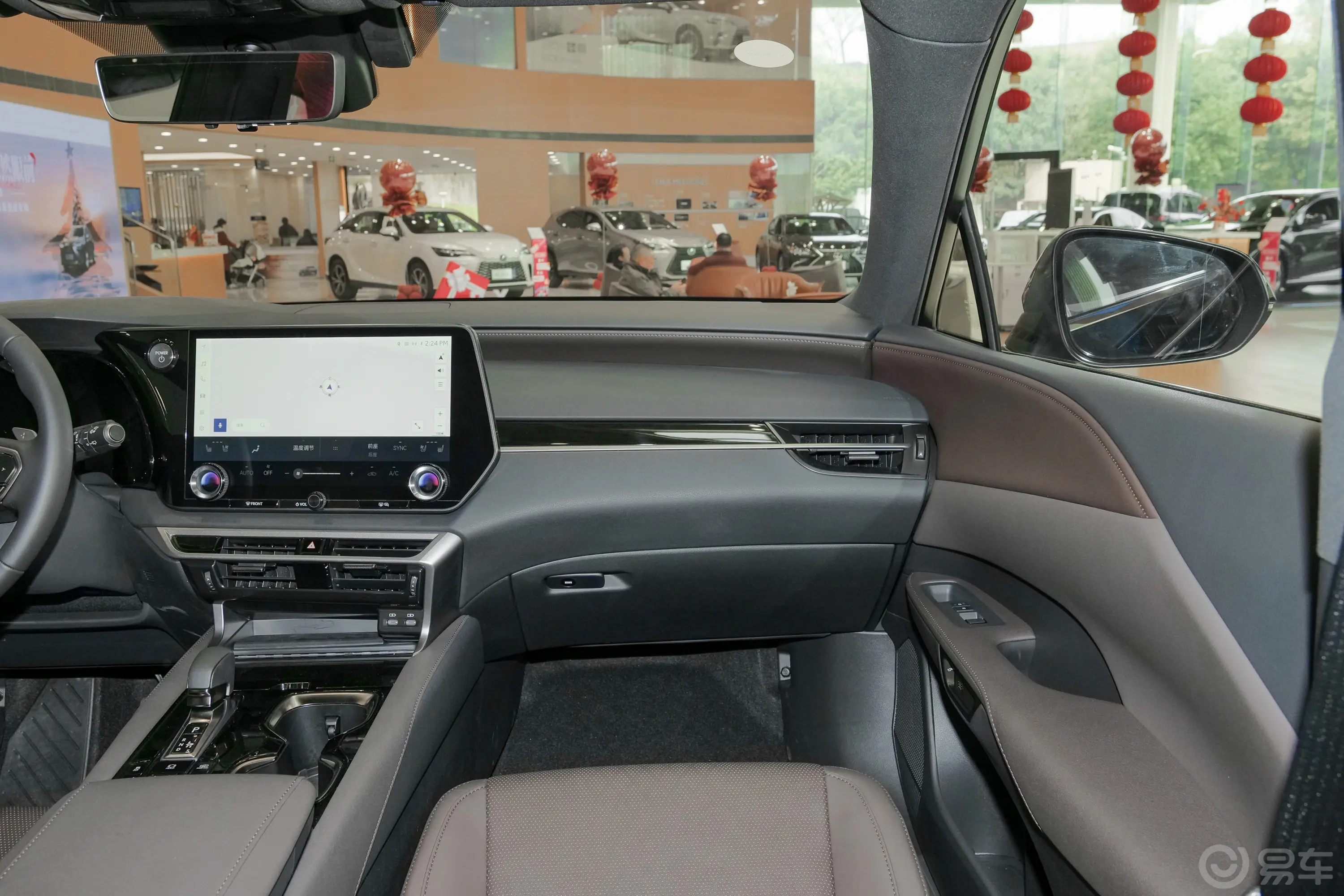 雷克萨斯RX 插电混动450h+ 畅享版副驾驶位区域