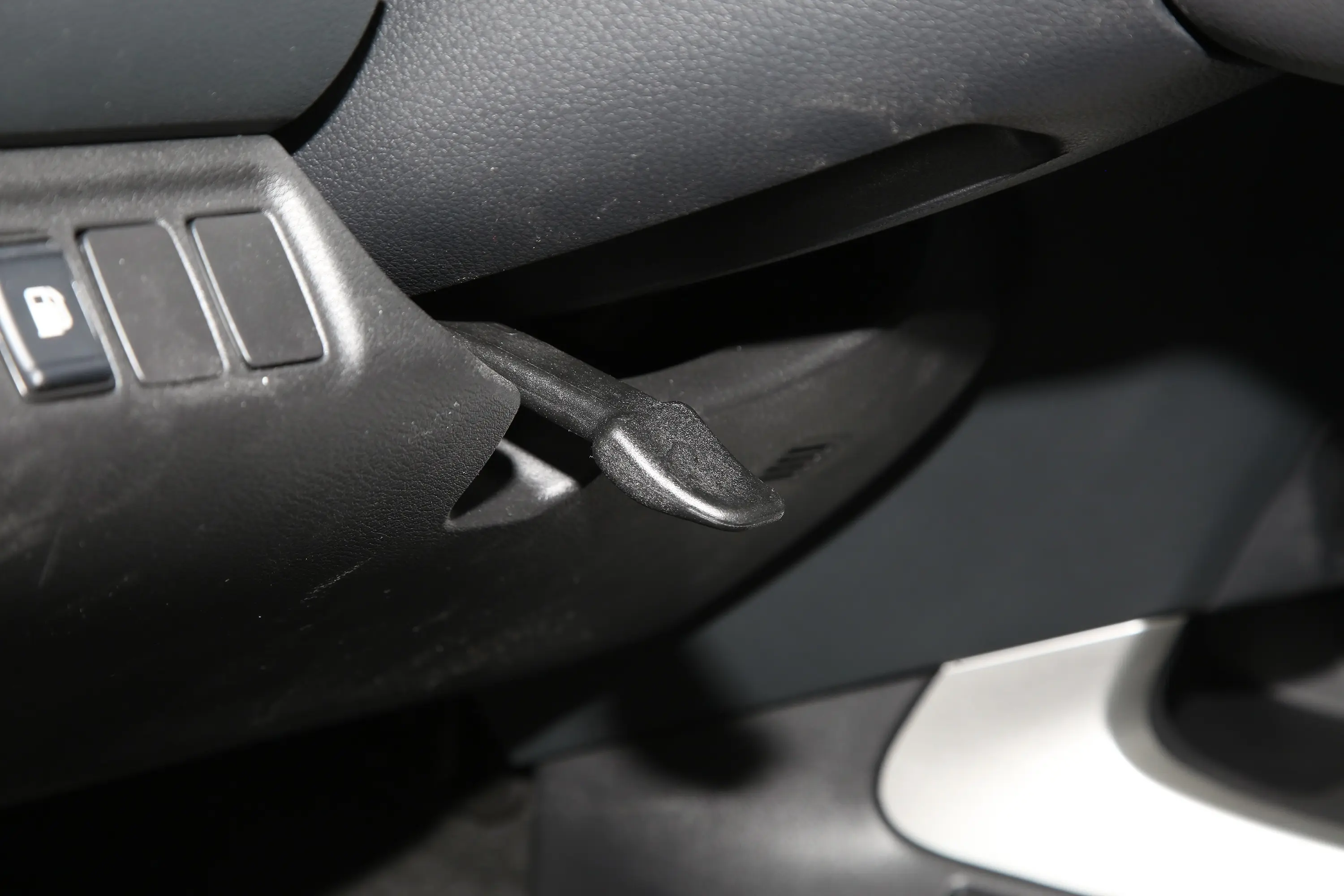 纳瓦拉改款 2.5L 手动两驱舒适型方向盘调节