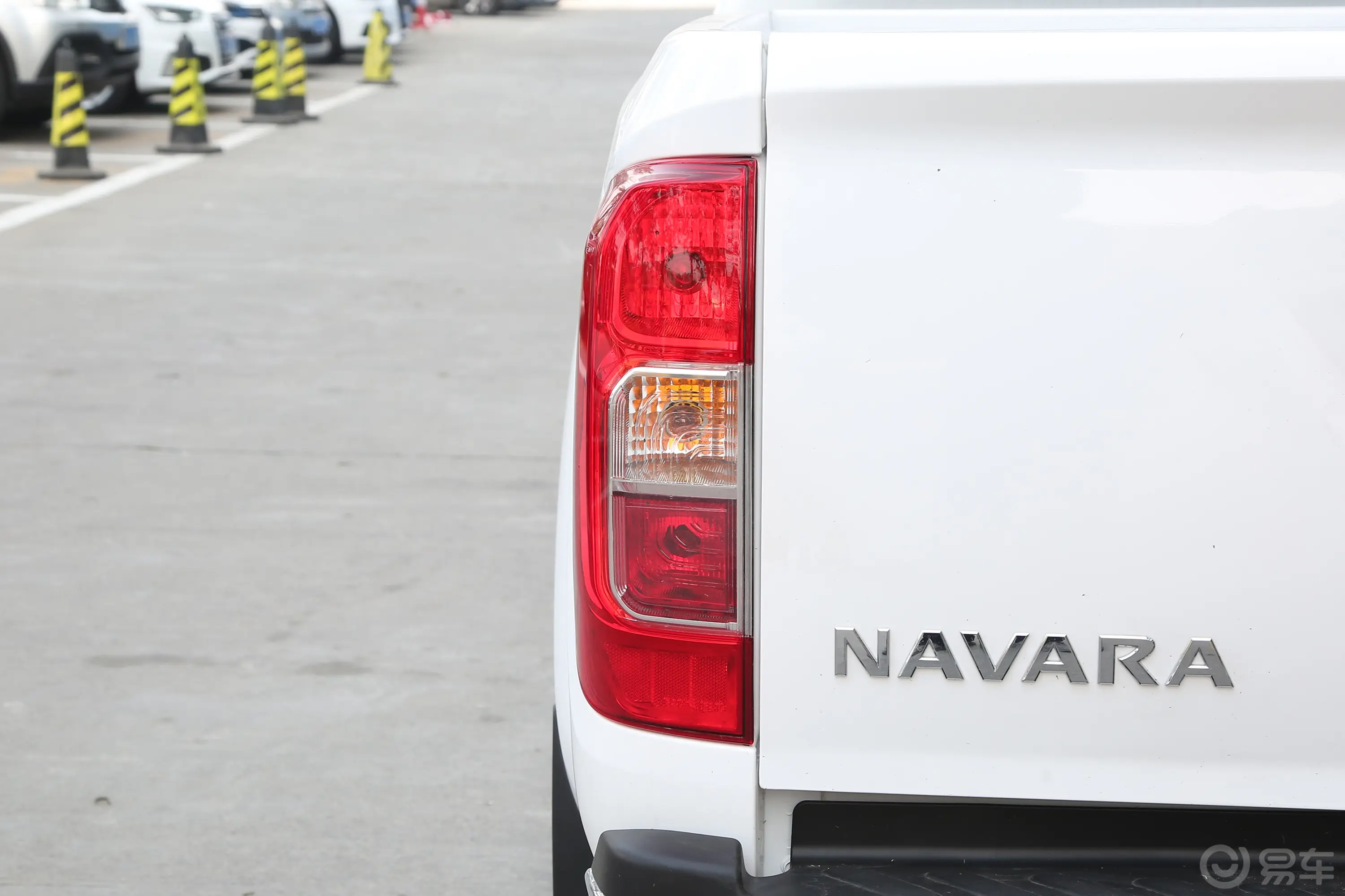 纳瓦拉改款 2.5L 手动两驱舒适型外观灯组