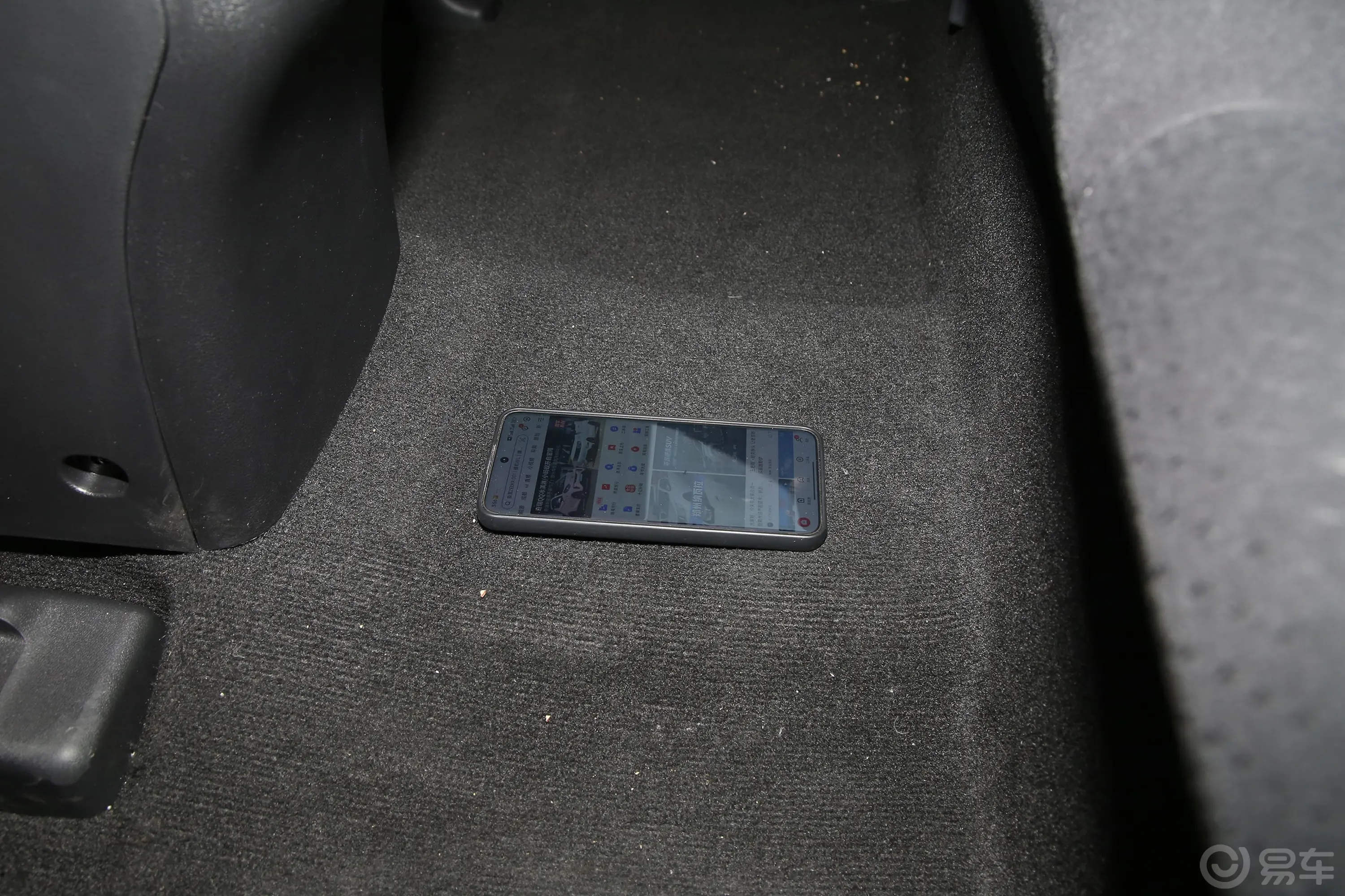 纳瓦拉改款 2.5L 手动两驱舒适型后排地板中间位置