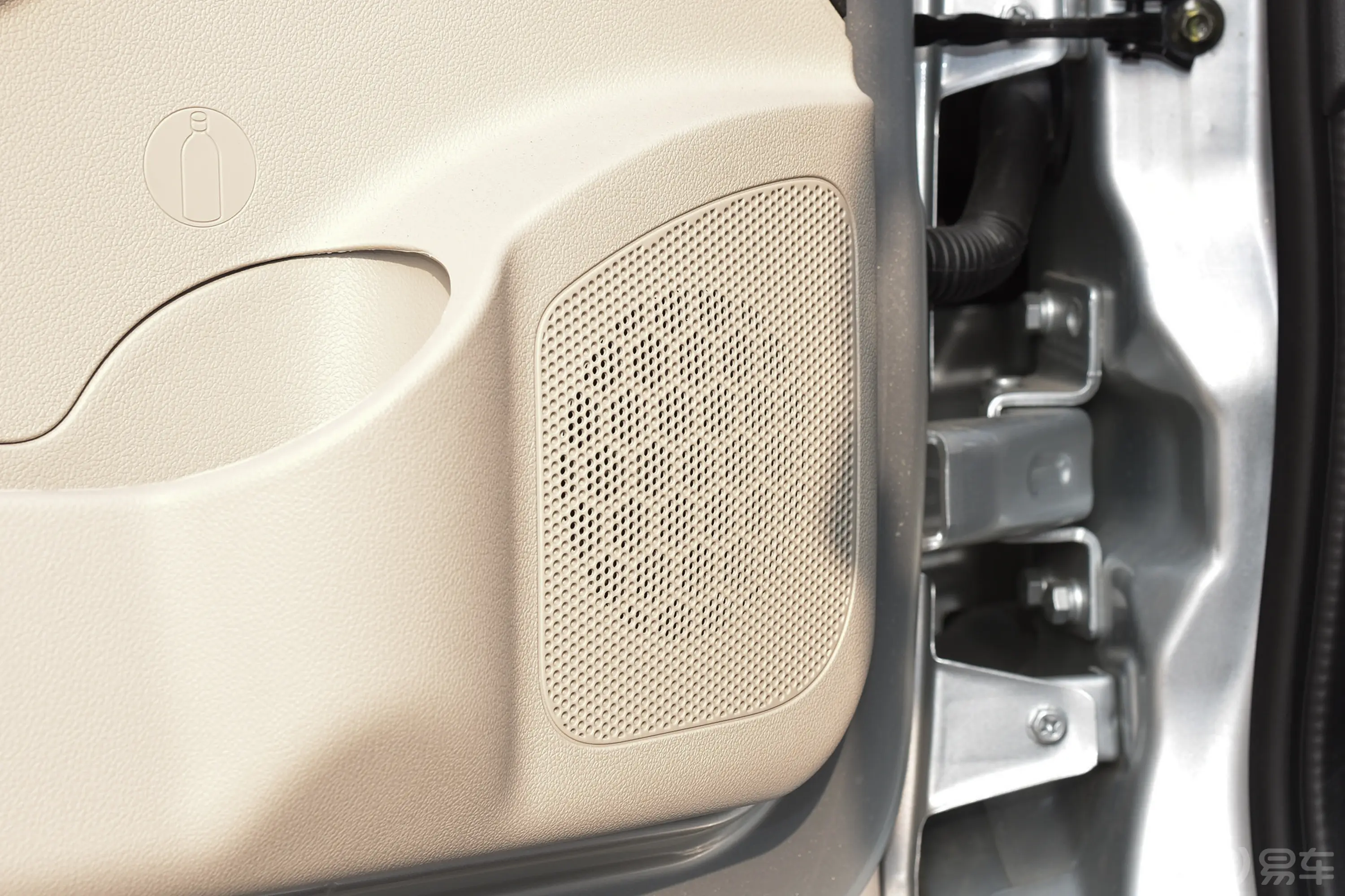 长安星卡1.5L 单排3.06米仓栅车舒适型音响和品牌