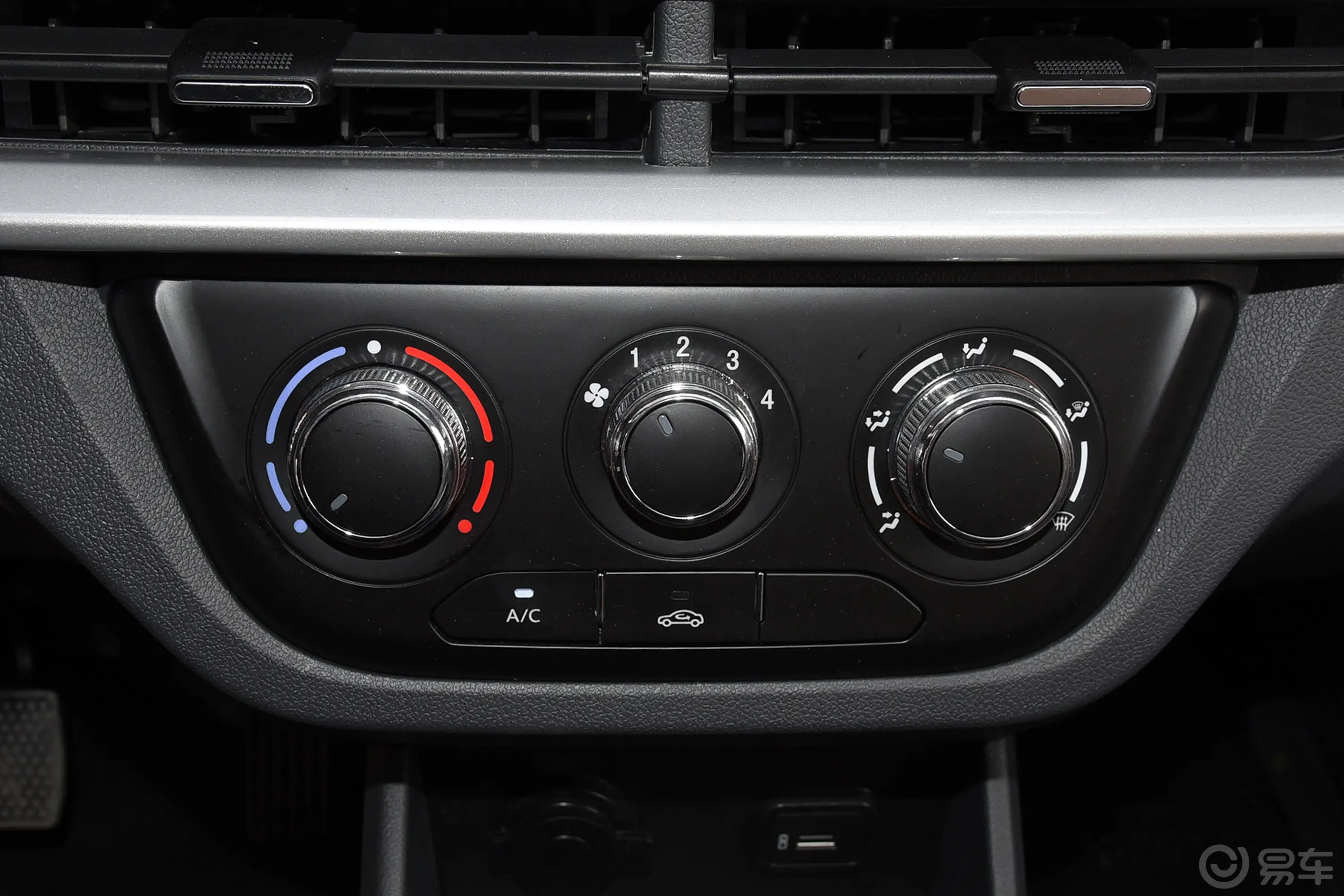 长安星卡1.5L 单排3.06米仓栅车舒适型空调