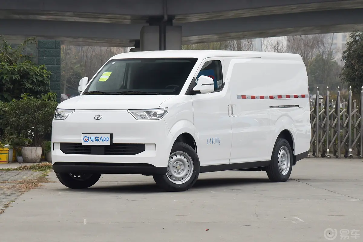 瑞驰新能源EC75252km 标准版先锋型II 41.86kWh侧前45度车头向左水平