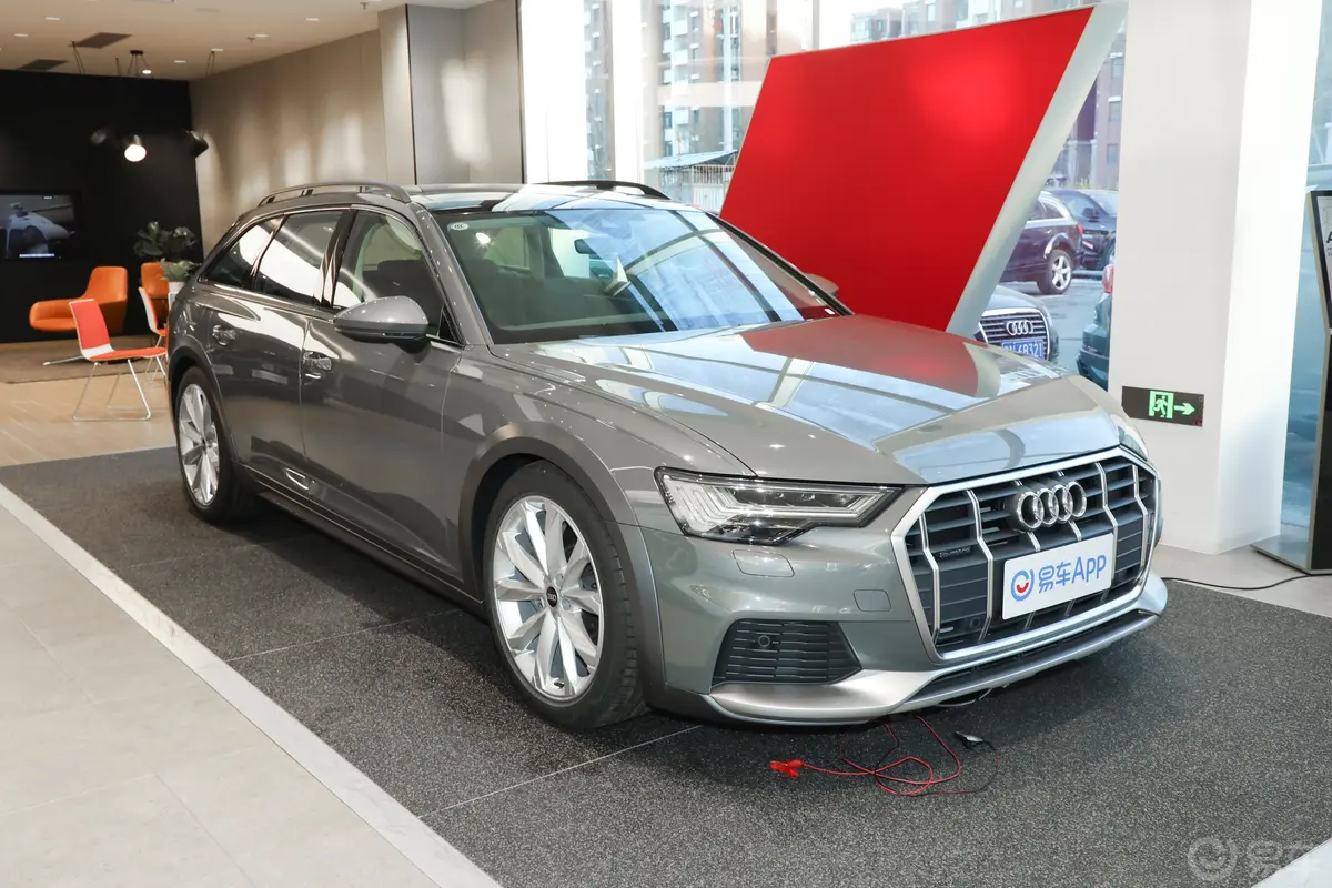 奥迪A6Allroad quattro 探索家 55 TFSI 尊享越野型侧前45度车头向右水平