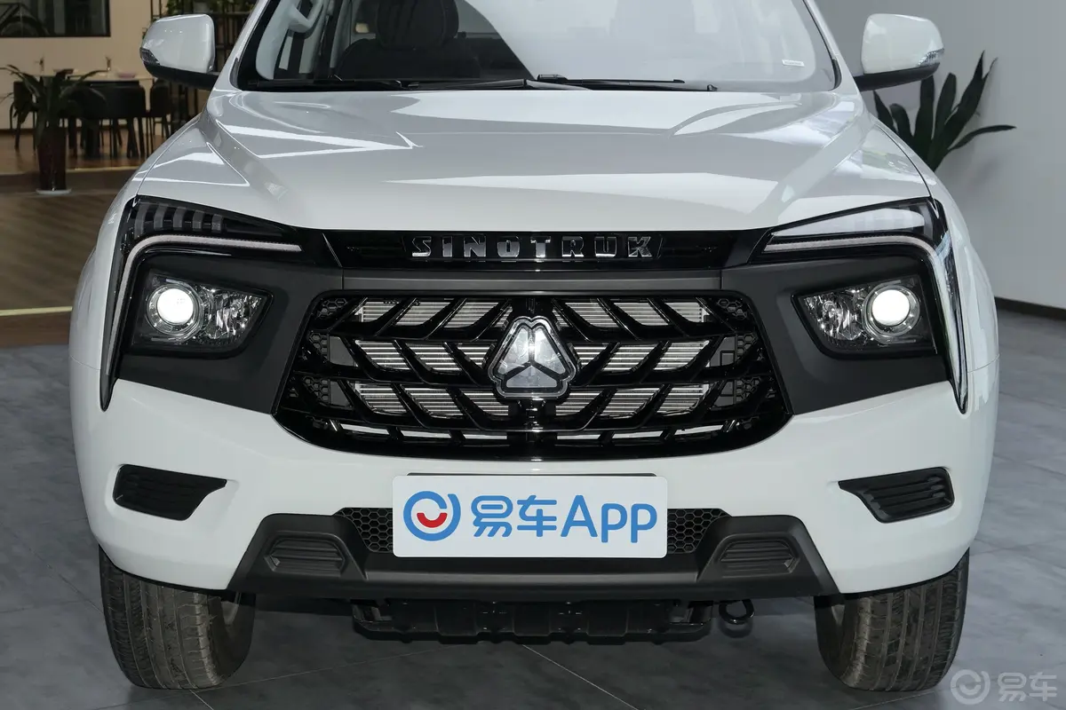 中国重汽皮卡商用 2.0T 自动两驱长轴青春版 柴油外观细节