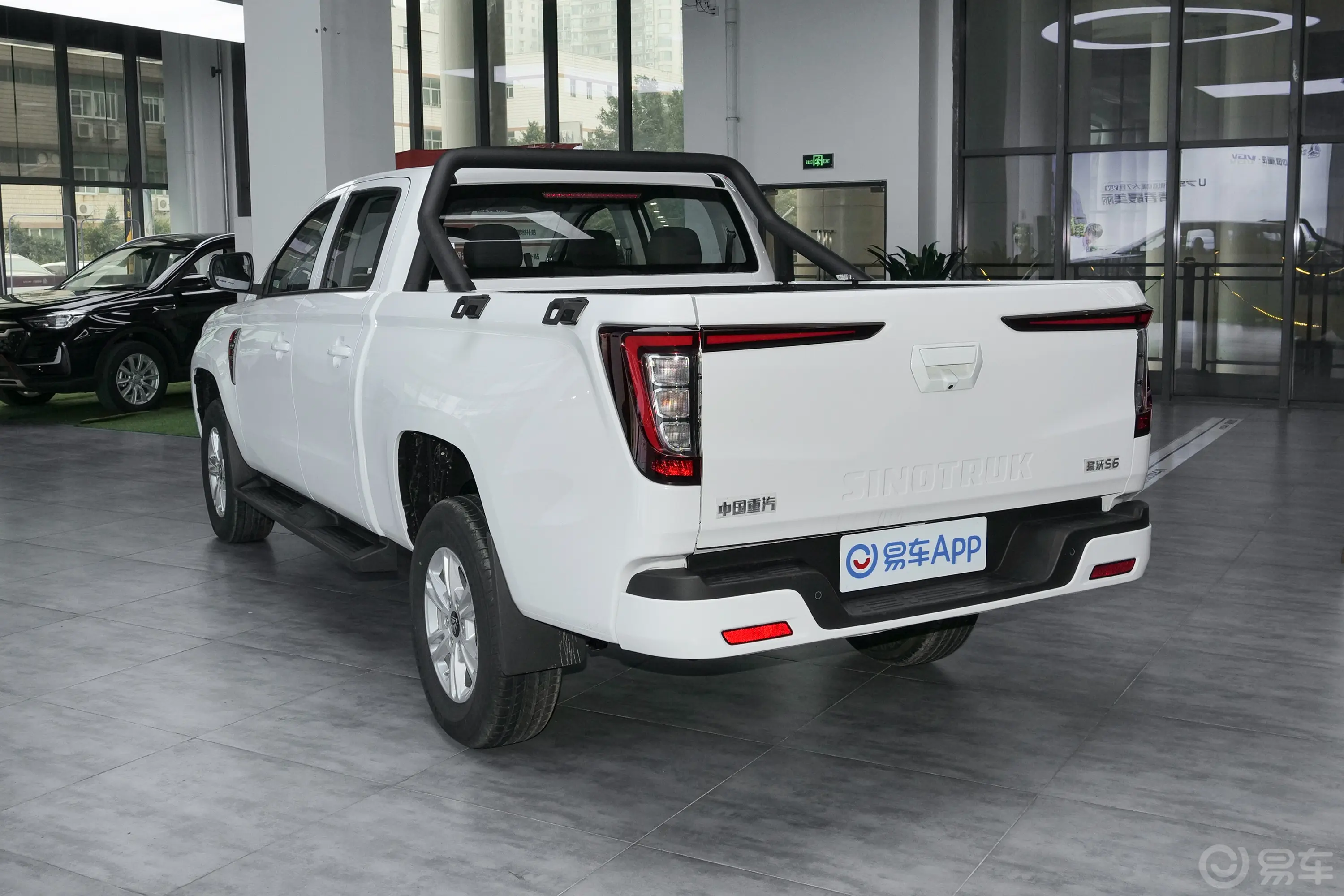 中国重汽皮卡商用 2.0T 自动两驱长轴青春版 柴油侧后45度车头向左水平
