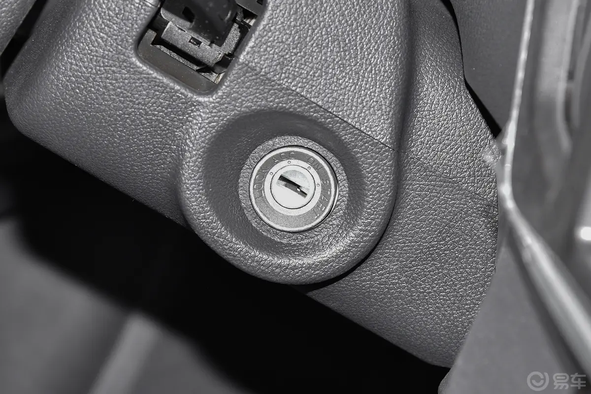 睿行M801.6L 手动 舒适型 CNG厢货平顶背掀门 2座 国VI钥匙孔或一键启动按键