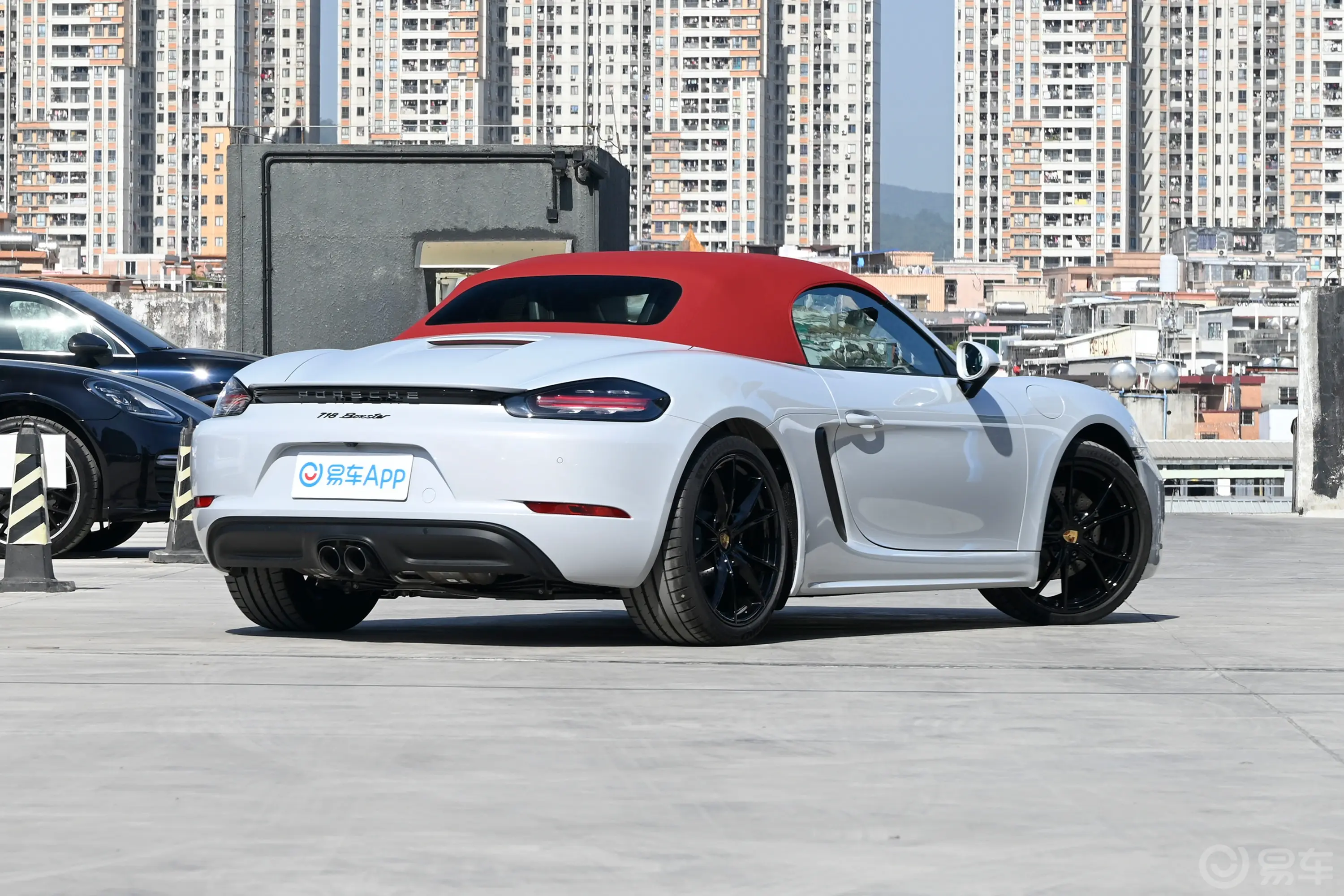 保时捷718Boxster Style Edition 2.0T侧后45度车头向右水平