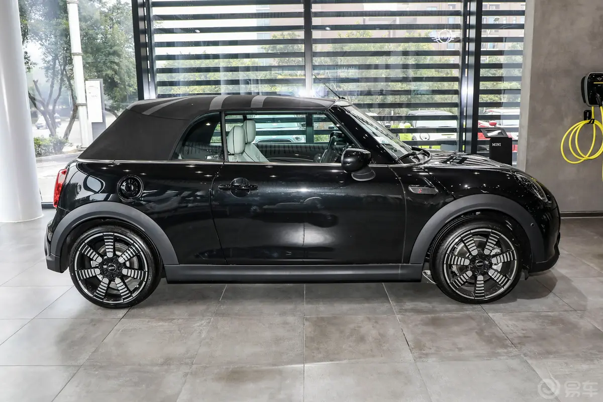 MINI CABRIO改款二 2.0T COOPER S CABRIO 艺术家正侧车头向右水平