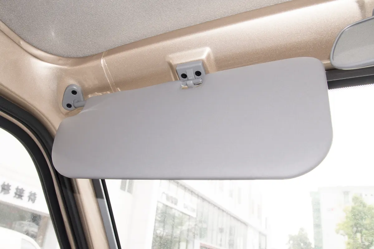 五菱荣光1.5L 手动封窗加长版基本型 2座驾驶位遮阳板