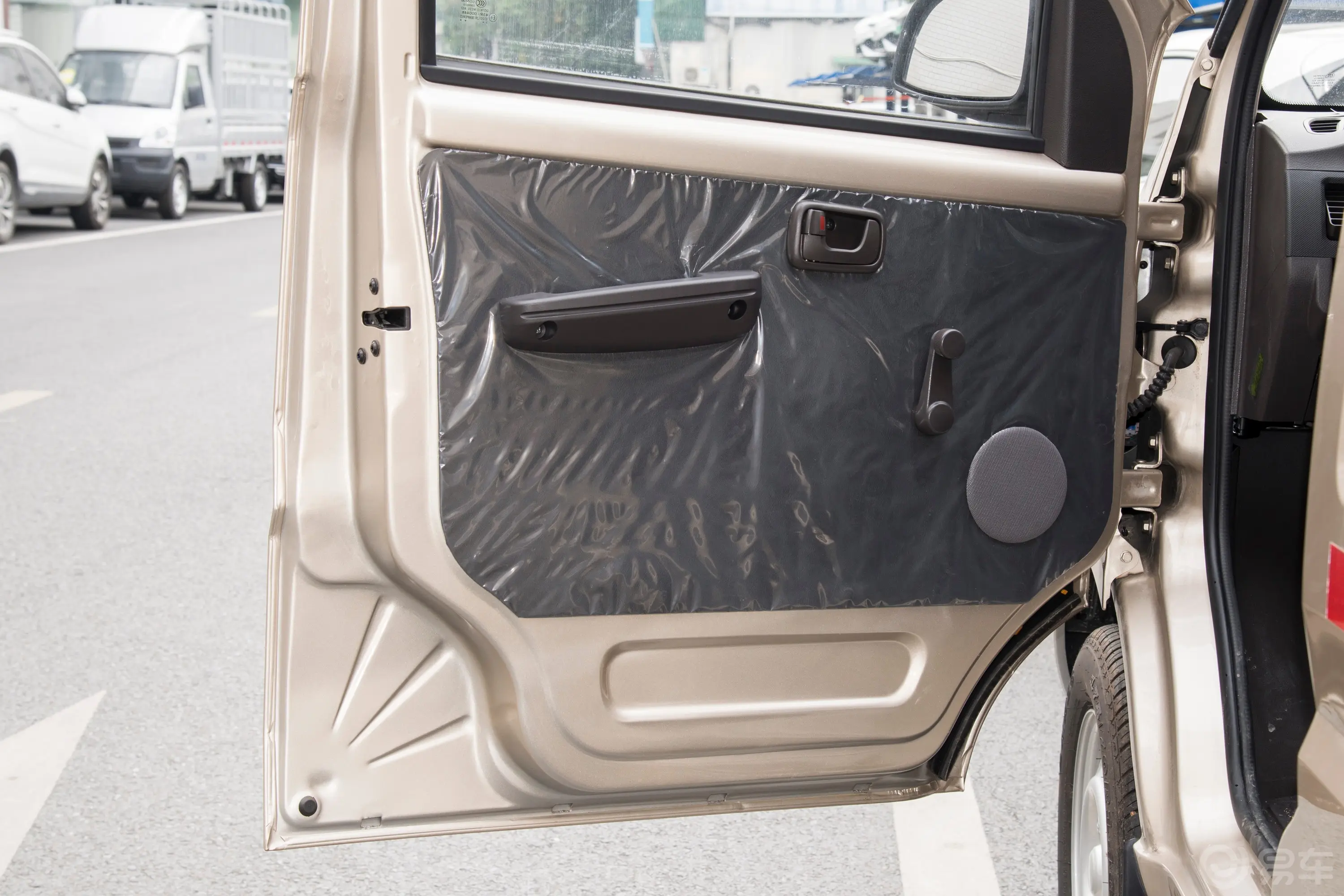 五菱荣光1.5L 手动封窗加长版基本型 2座驾驶员侧前车门