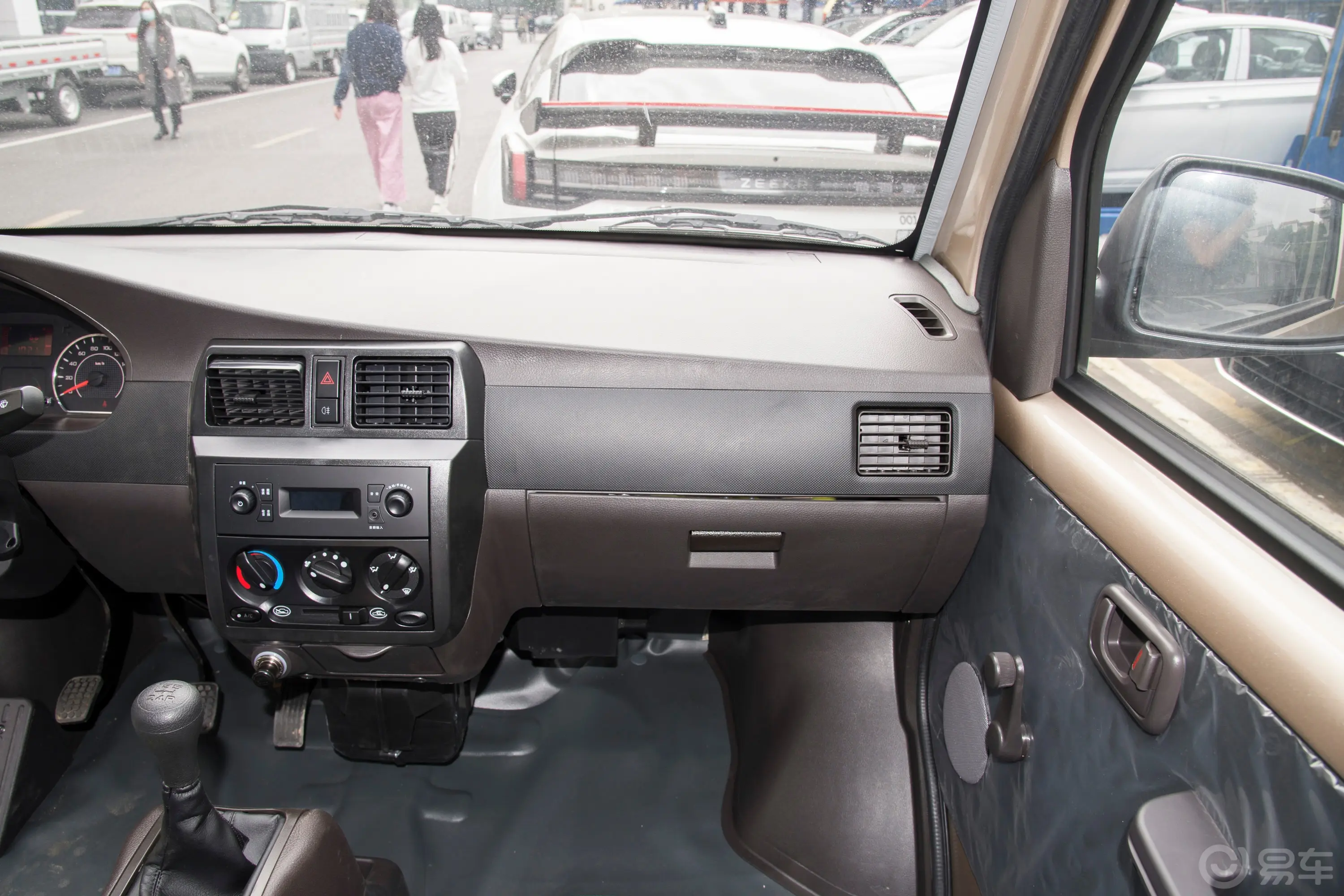 五菱荣光1.5L 手动封窗加长版基本型 2座副驾驶位区域