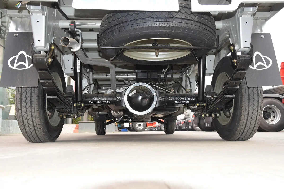 长安星卡1.5L 单排2.8米载货汽车舒适型空调后悬挂整体