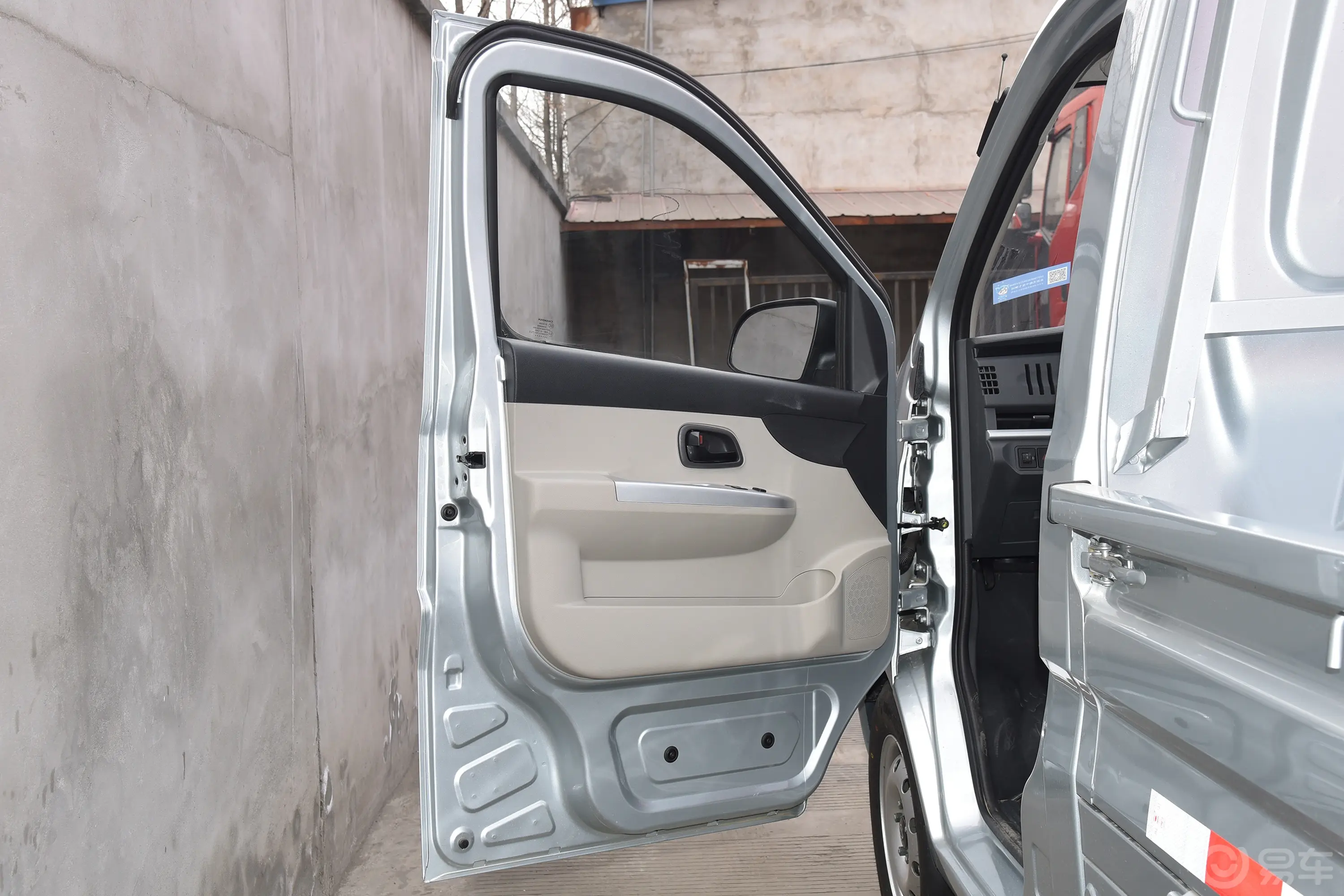 长安星卡1.5L 单排2.8米载货汽车舒适型空调驾驶员侧前车门