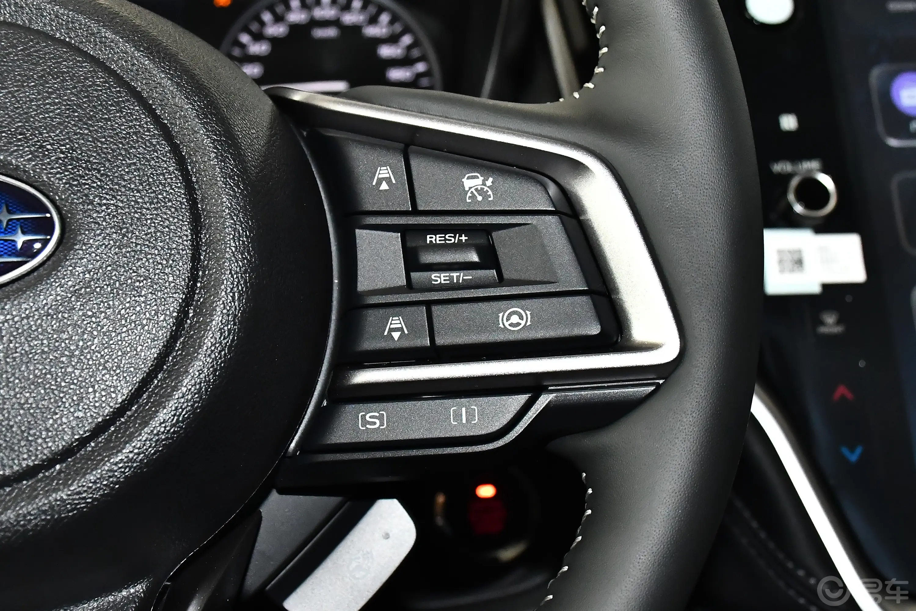 傲虎2.5i AWD旷野限定版EyeSight右侧方向盘功能按键