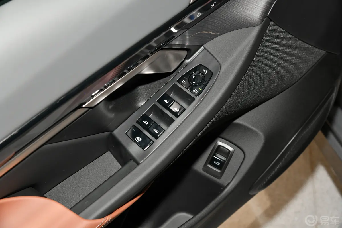 宝马i5eDrive 35L 尊享型 M运动套装车窗调节整体