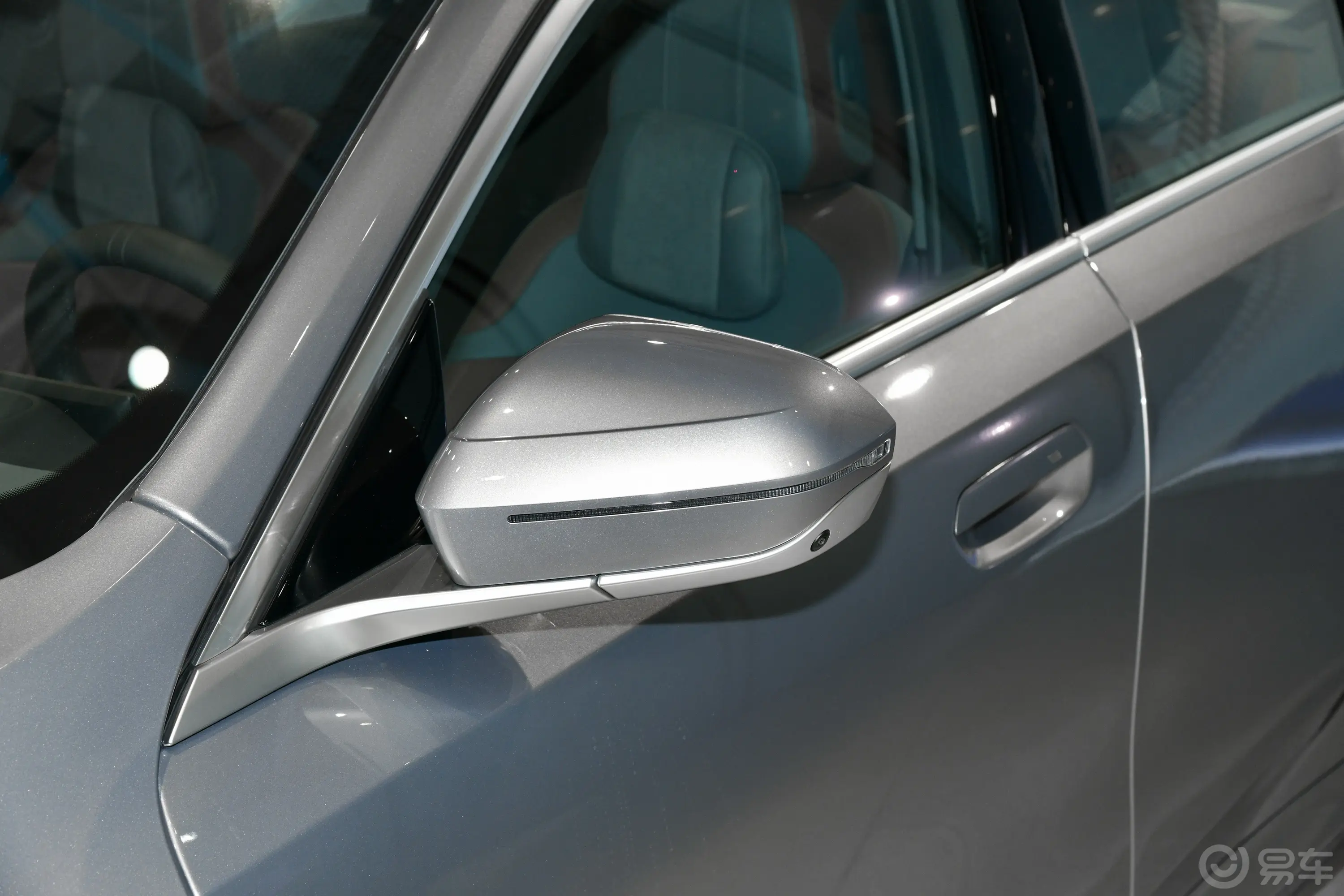 宝马i5eDrive 35L 尊享型 M运动套装主驾驶后视镜背面