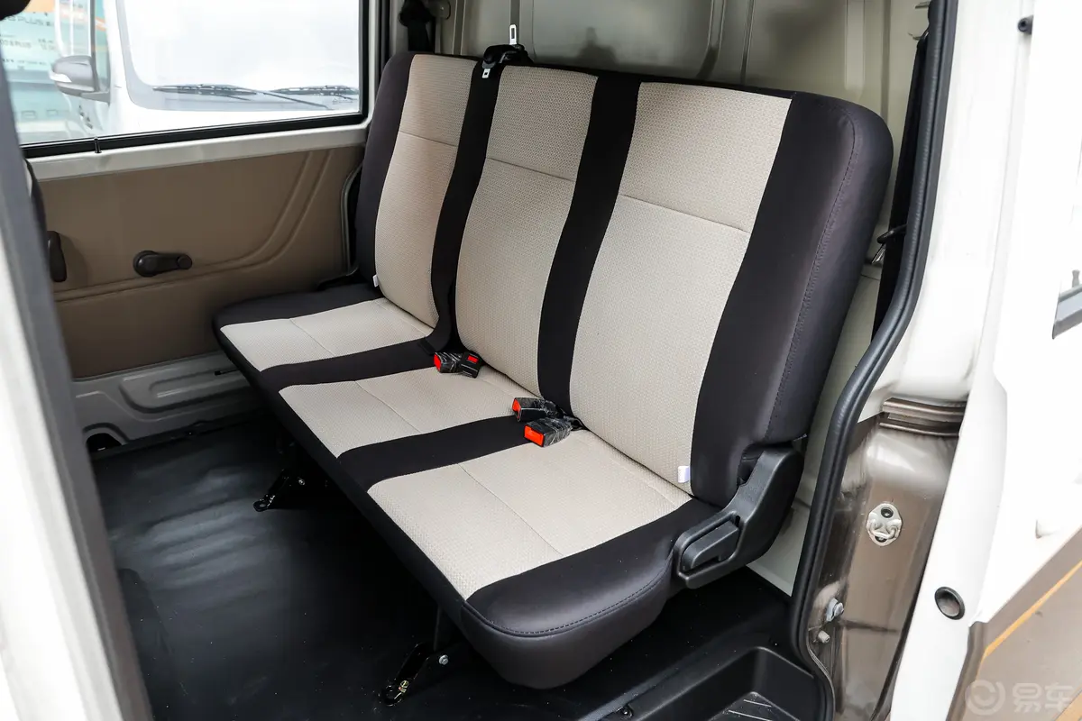 跨越星V31.5L 厢式舒适型 5座后排座椅