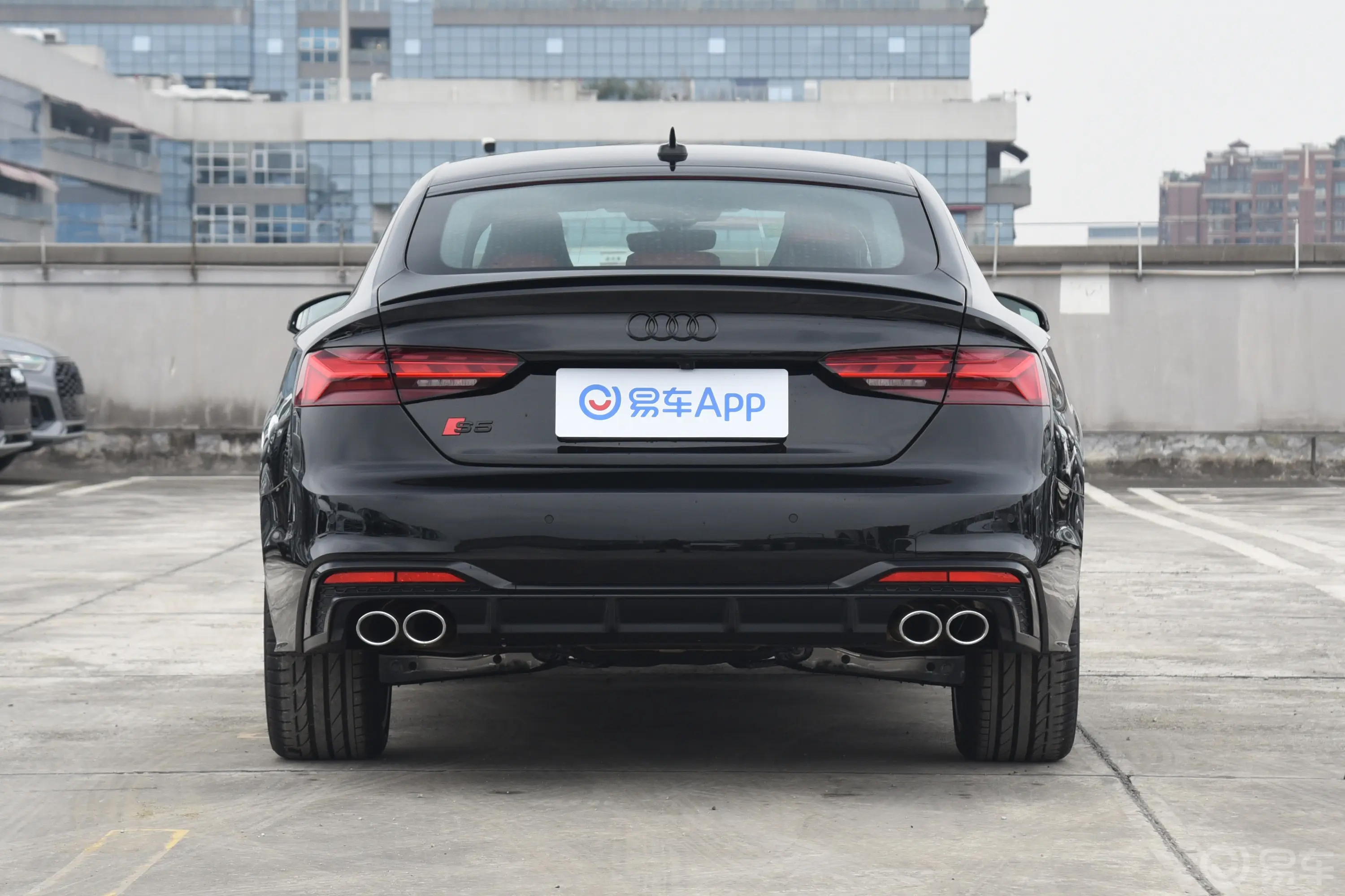 奥迪S53.0T Sportback正后水平