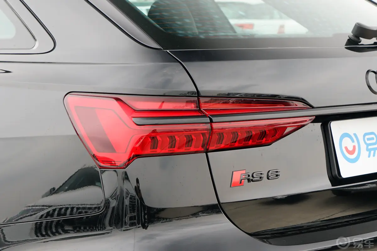 奥迪RS 64.0T Avant Performance外观灯组