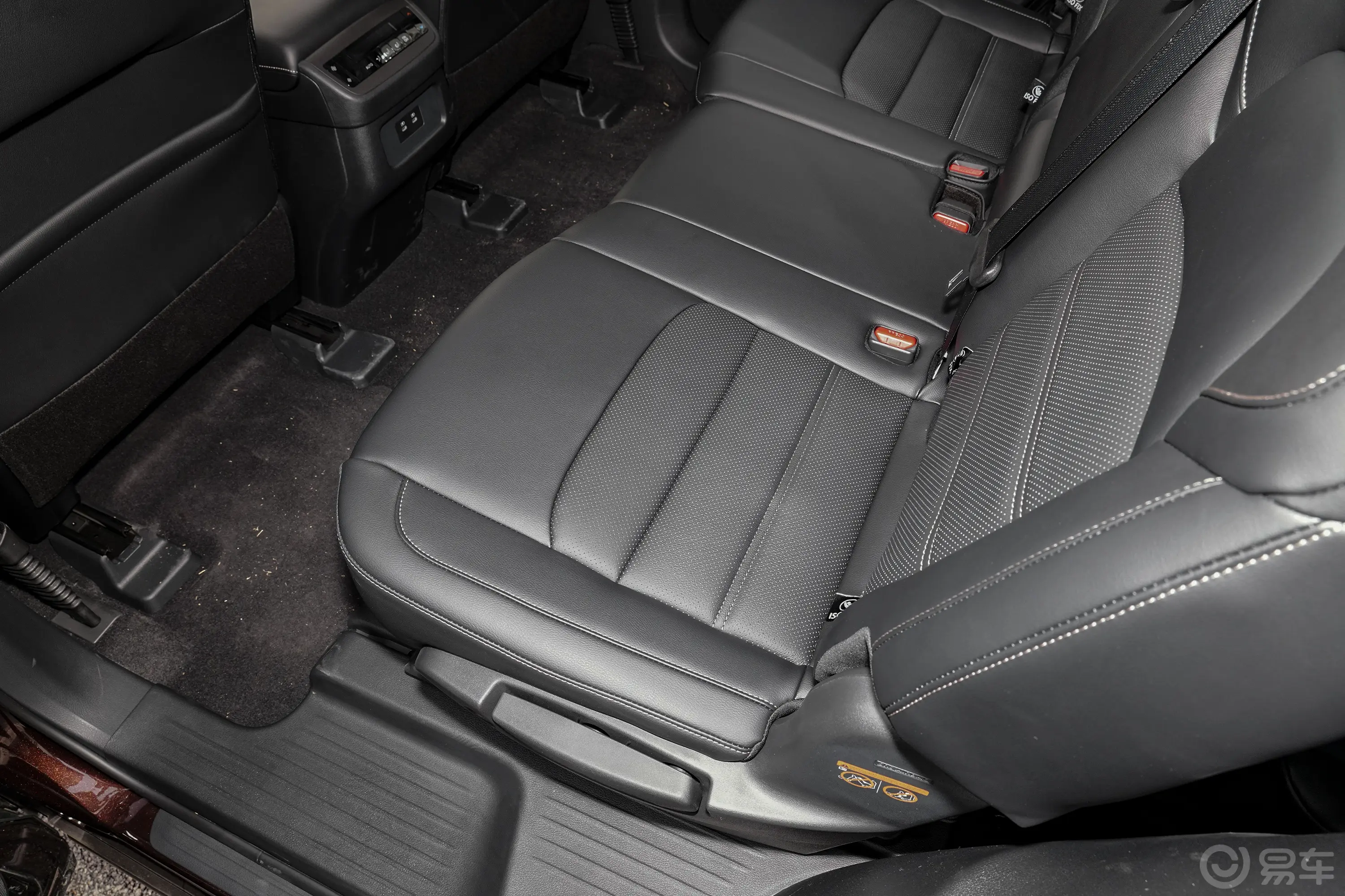 PATHFINDER 探陆2.0T 两驱智享版 7座后排空间