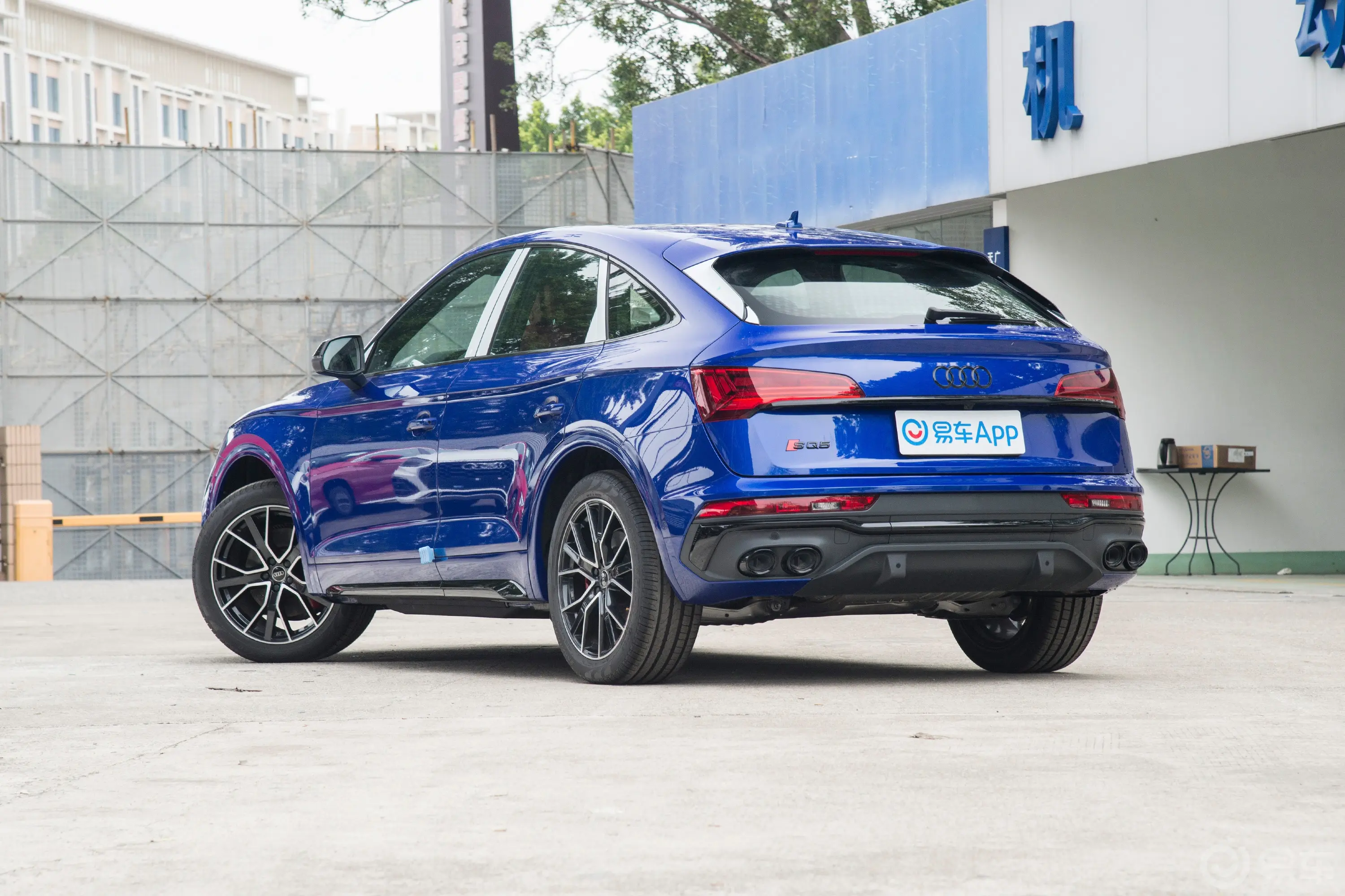 奥迪SQ5 Sportback改款 3.0T quattro侧后45度车头向左水平