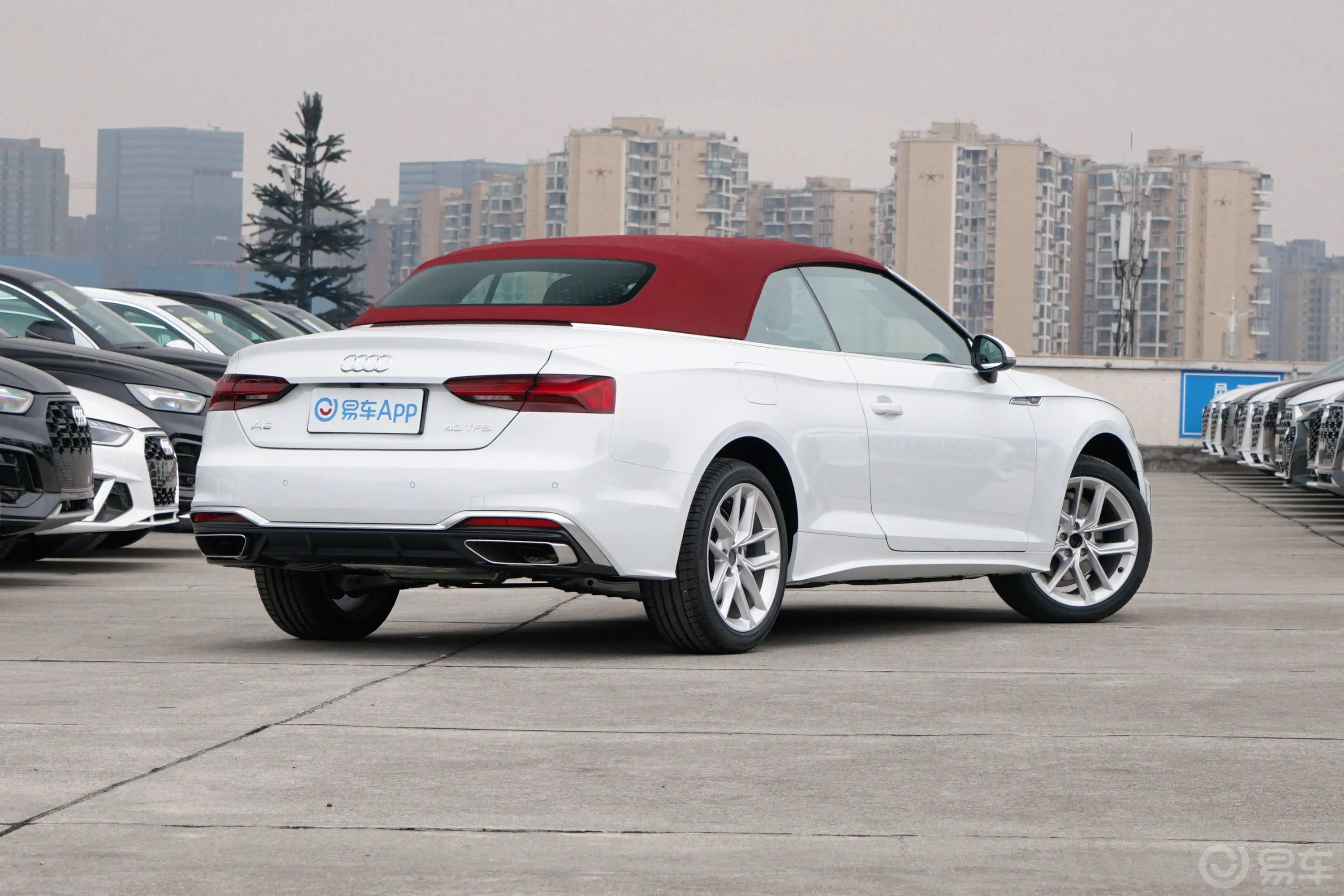 奥迪A5Cabriolet 40 TFSI 时尚动感型侧后45度车头向右水平