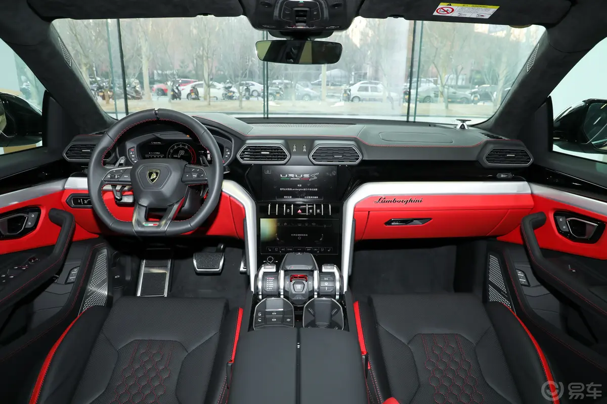 Urus4.0T V8 S内饰全景正拍