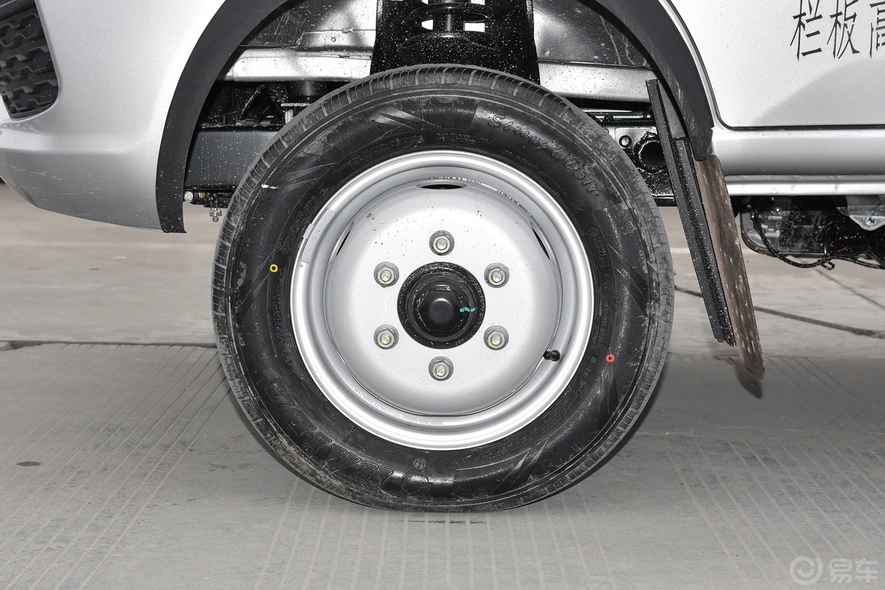 金杯T2S1.5L 双排2.55米后双胎标准型前轮毂造型
