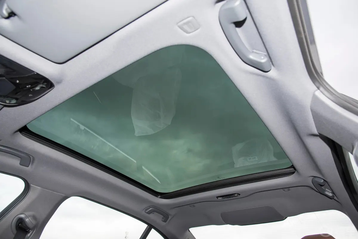 宝马5系525Li M运动套装天窗内拍关闭