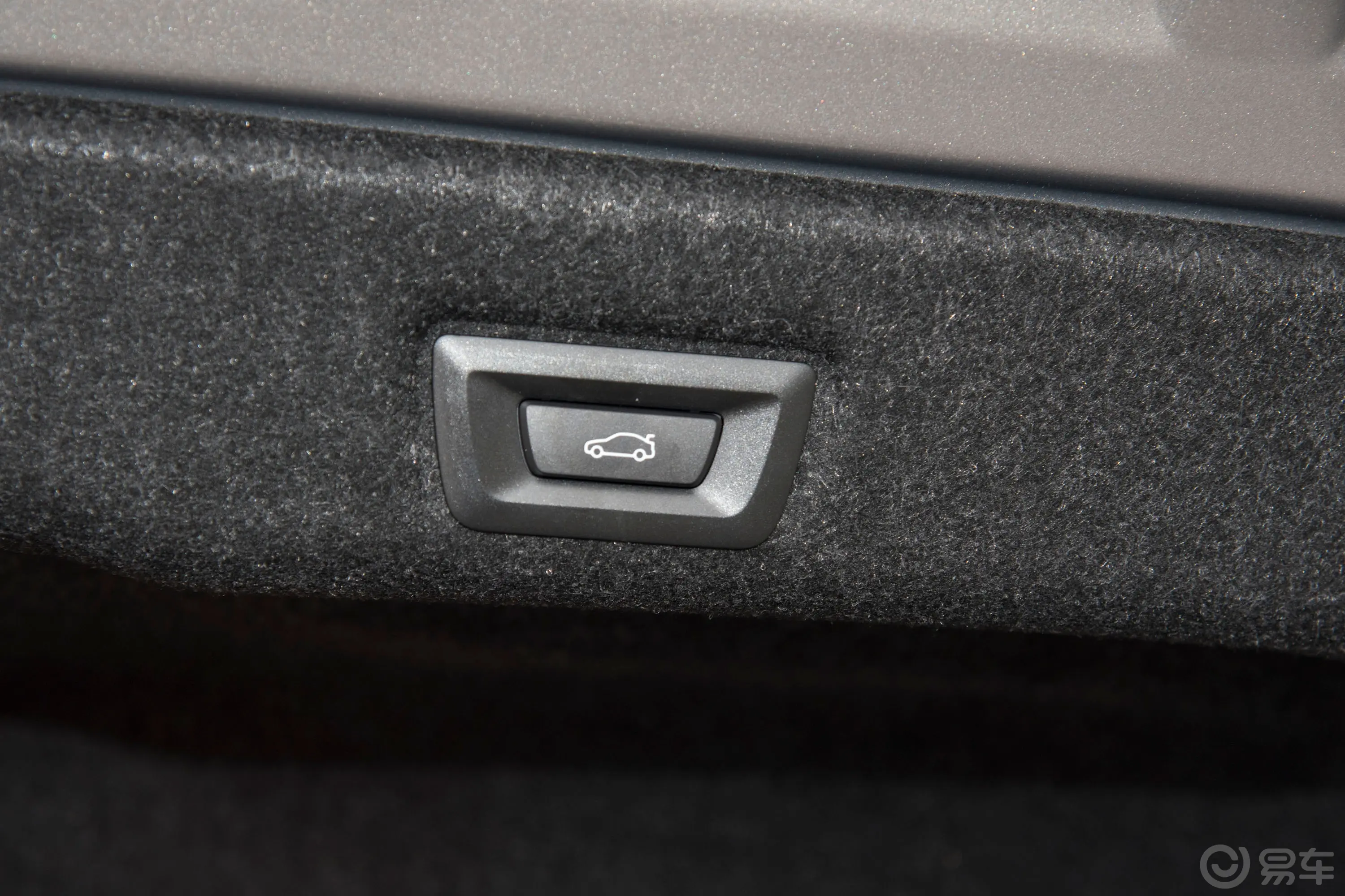 宝马5系525Li M运动套装电动尾门按键（手动扶手）