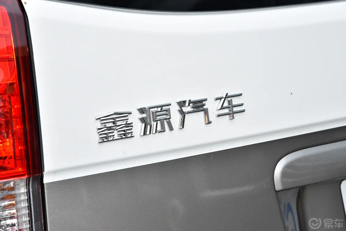 金杯新海狮X30L1.5L 客车财富中央空调版 6/7座 CNG(70L)外观细节