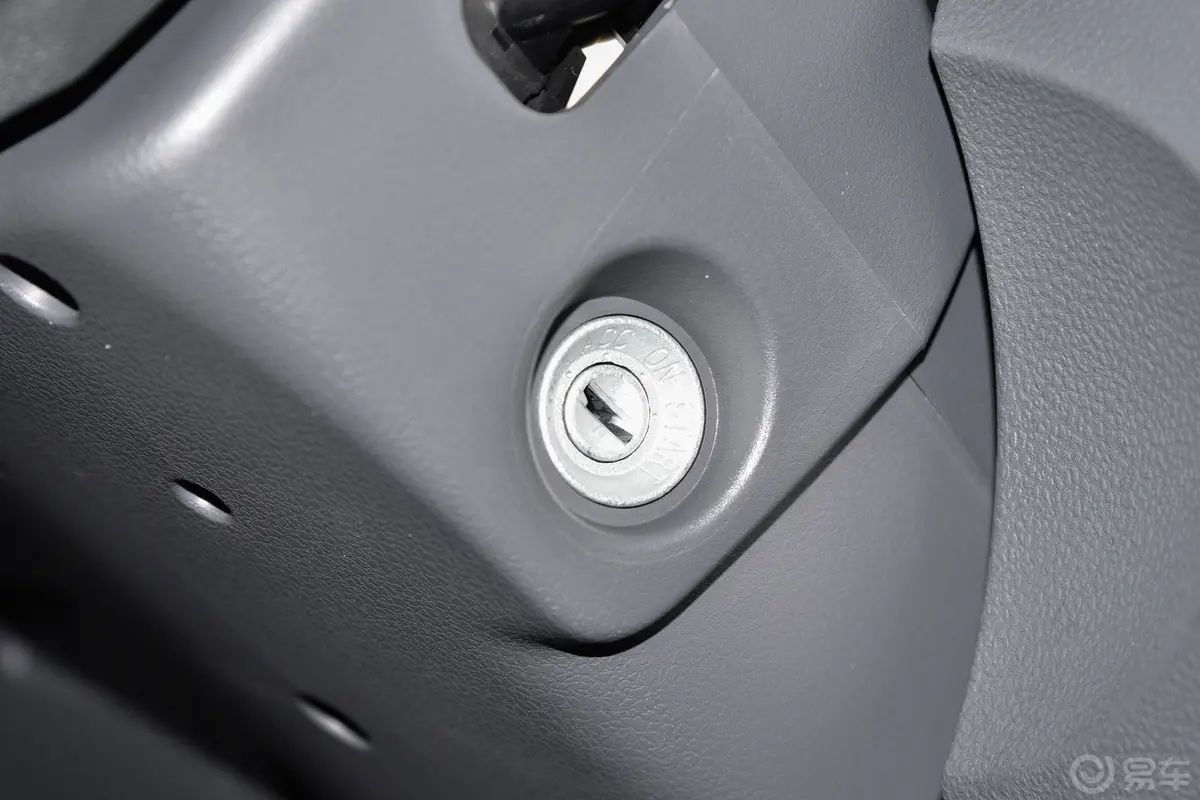 金杯小海狮X301.5L 厢货超享型无空调版 2/5座 CNG钥匙孔或一键启动按键