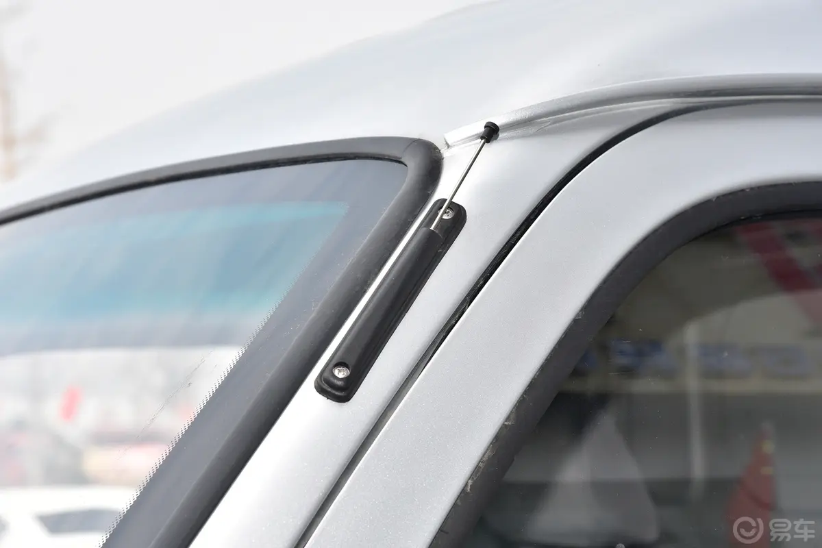 金杯小海狮X301.5L 厢货超享型无空调版 2/5座 CNG外观细节