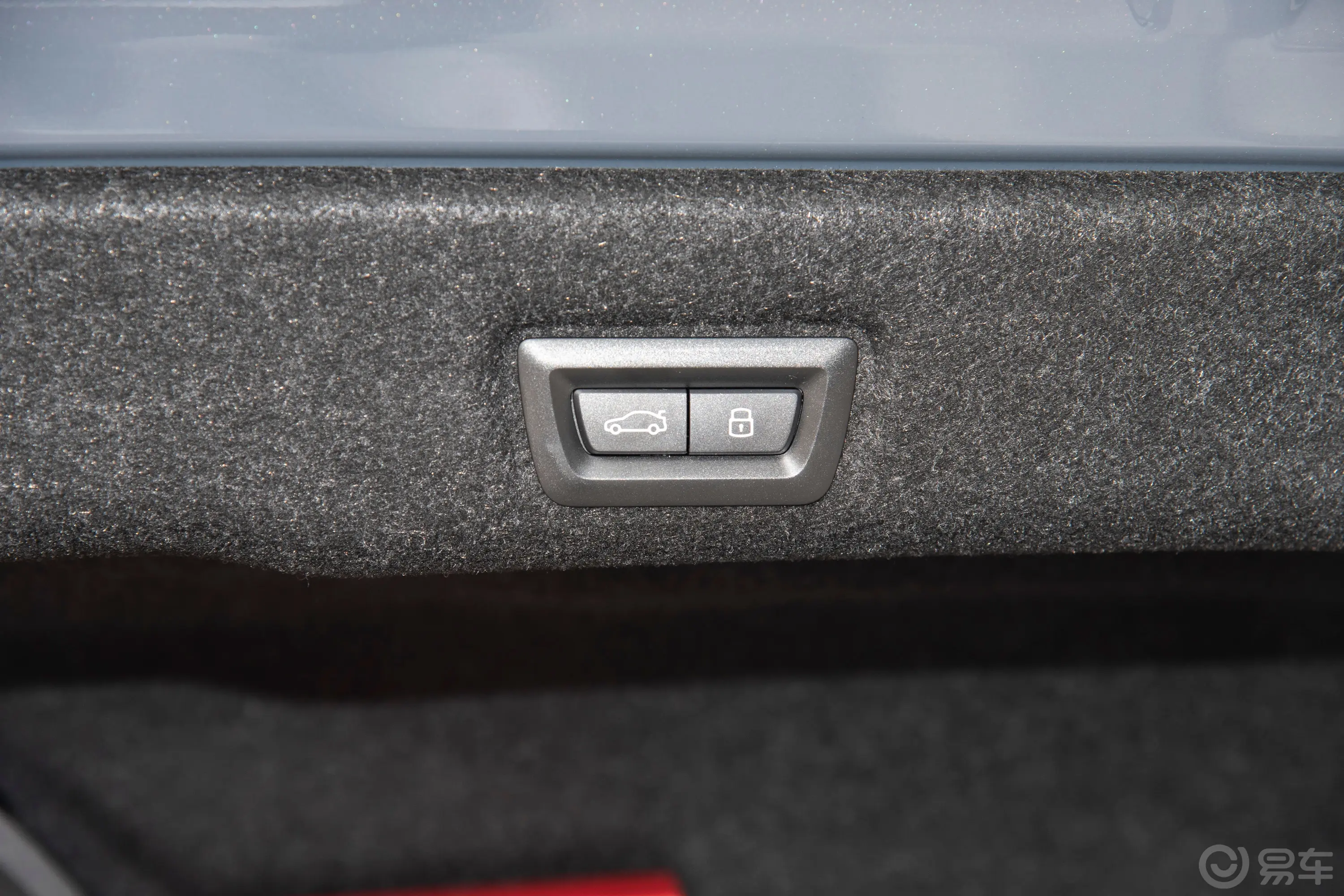 宝马5系530Li 领先型 M运动套装电动尾门按键（手动扶手）