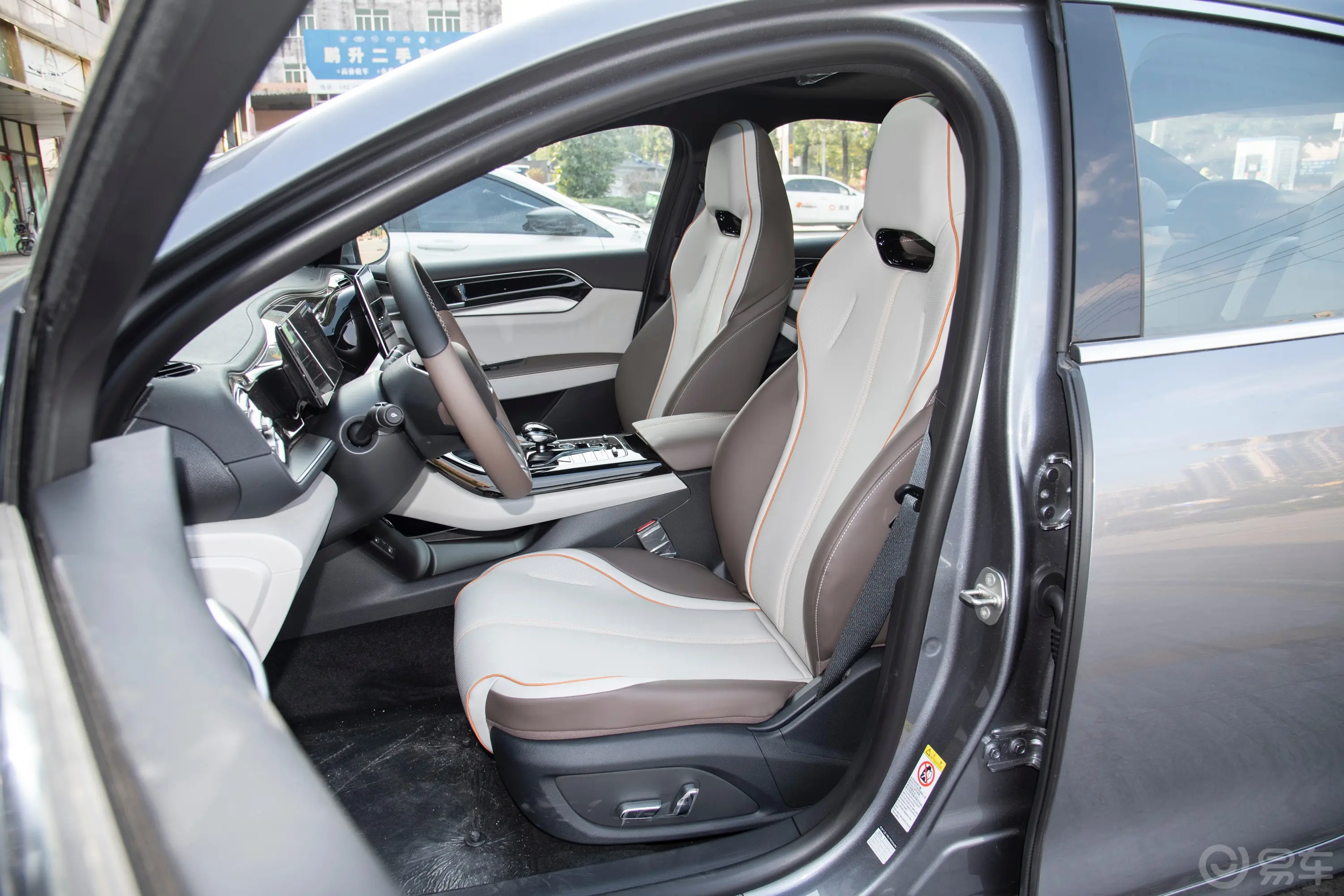 秦PLUS新能源EV 荣耀版 510km 超越型驾驶员座椅