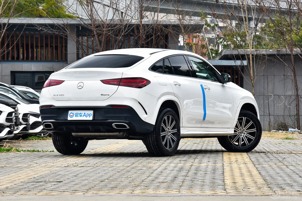 奔驰GLE轿跑GLE 350 4MATIC 轿跑SUV 豪华型侧后45度车头向右水平