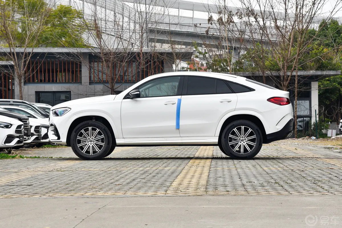 奔驰GLE轿跑GLE 350 4MATIC 轿跑SUV 豪华型正侧车头向左水平