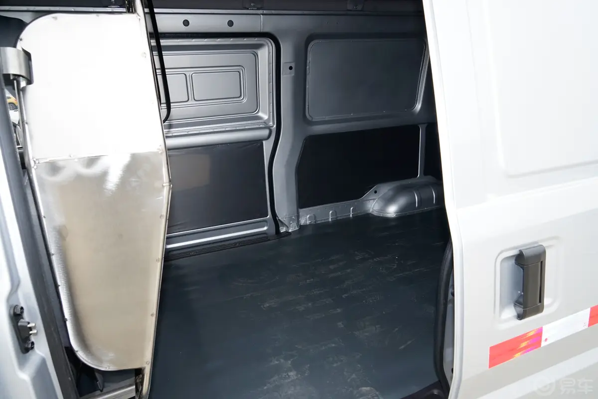 五菱荣光EV230km 封窗加长版基本型 2座后排座椅