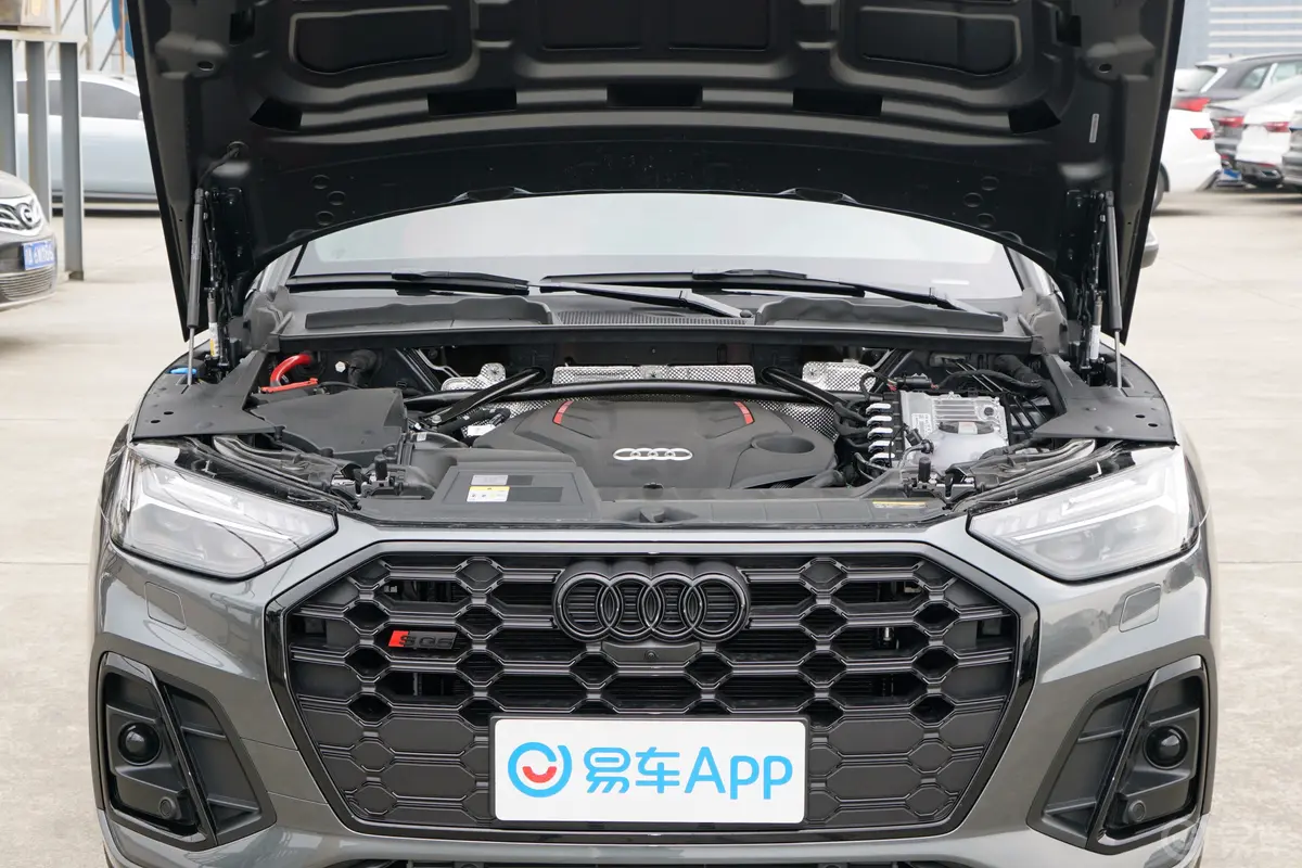 奥迪SQ53.0T quattro发动机舱整体