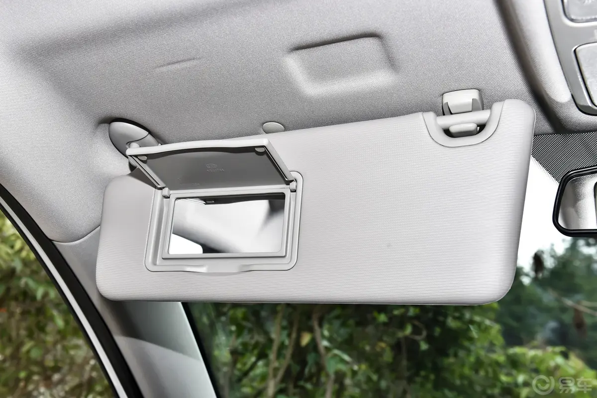 长安CS75畅享版 1.5T 自动豪华型驾驶位遮阳板