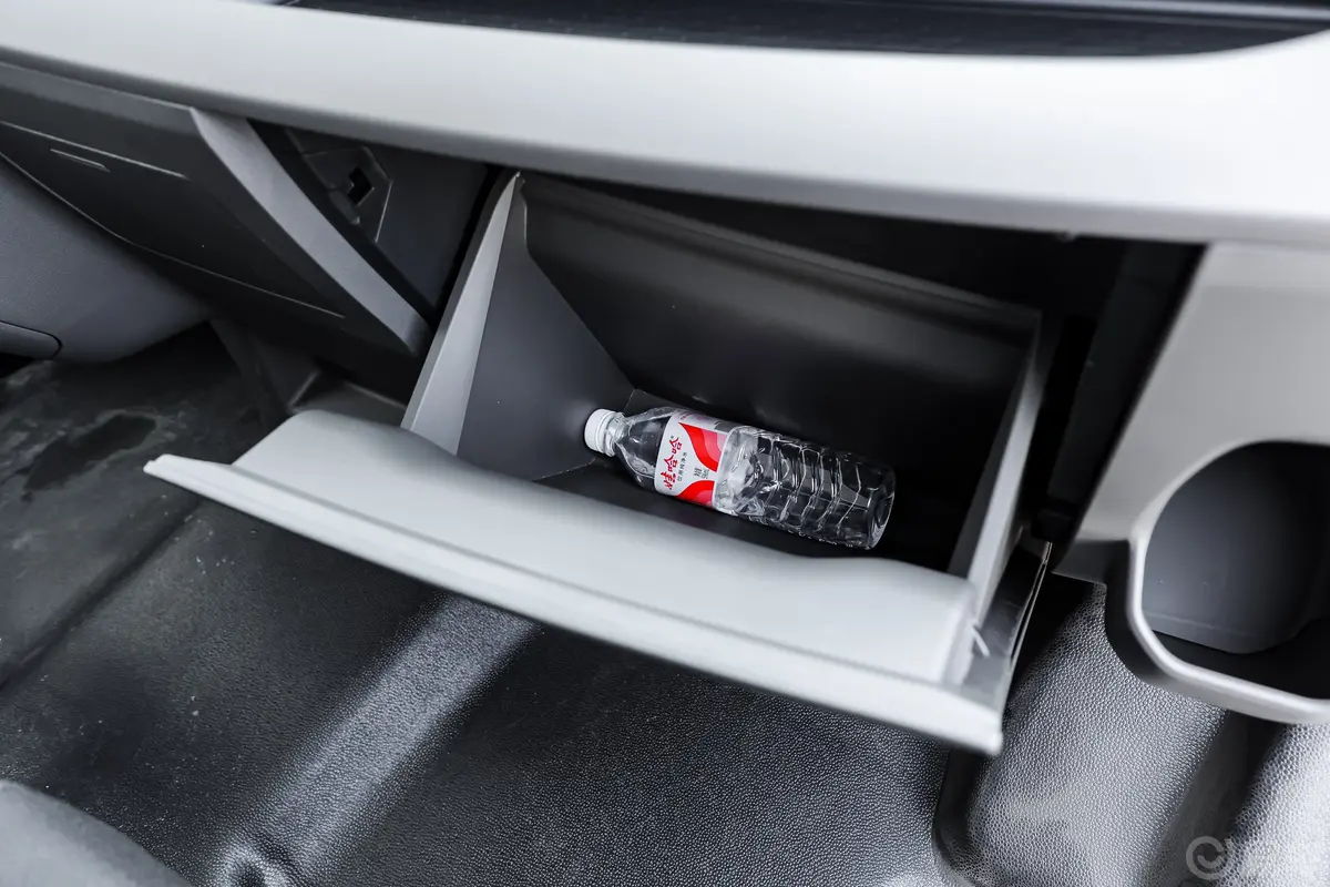 全顺2.0T 自动多功能商用车中轴低顶 5/6座 汽油手套箱空间水瓶横置