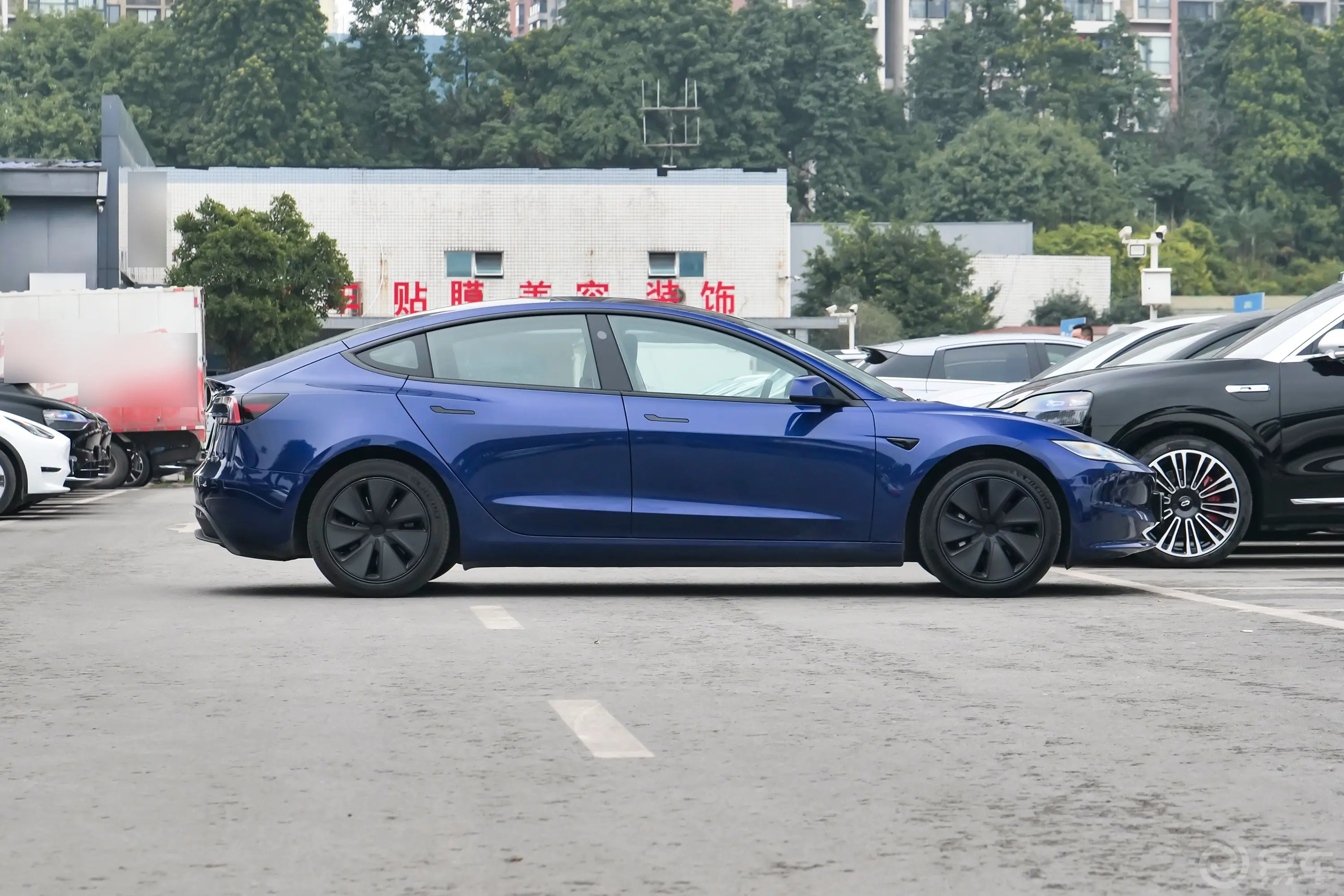 Model 3606km 后轮驱动版正侧车头向右水平