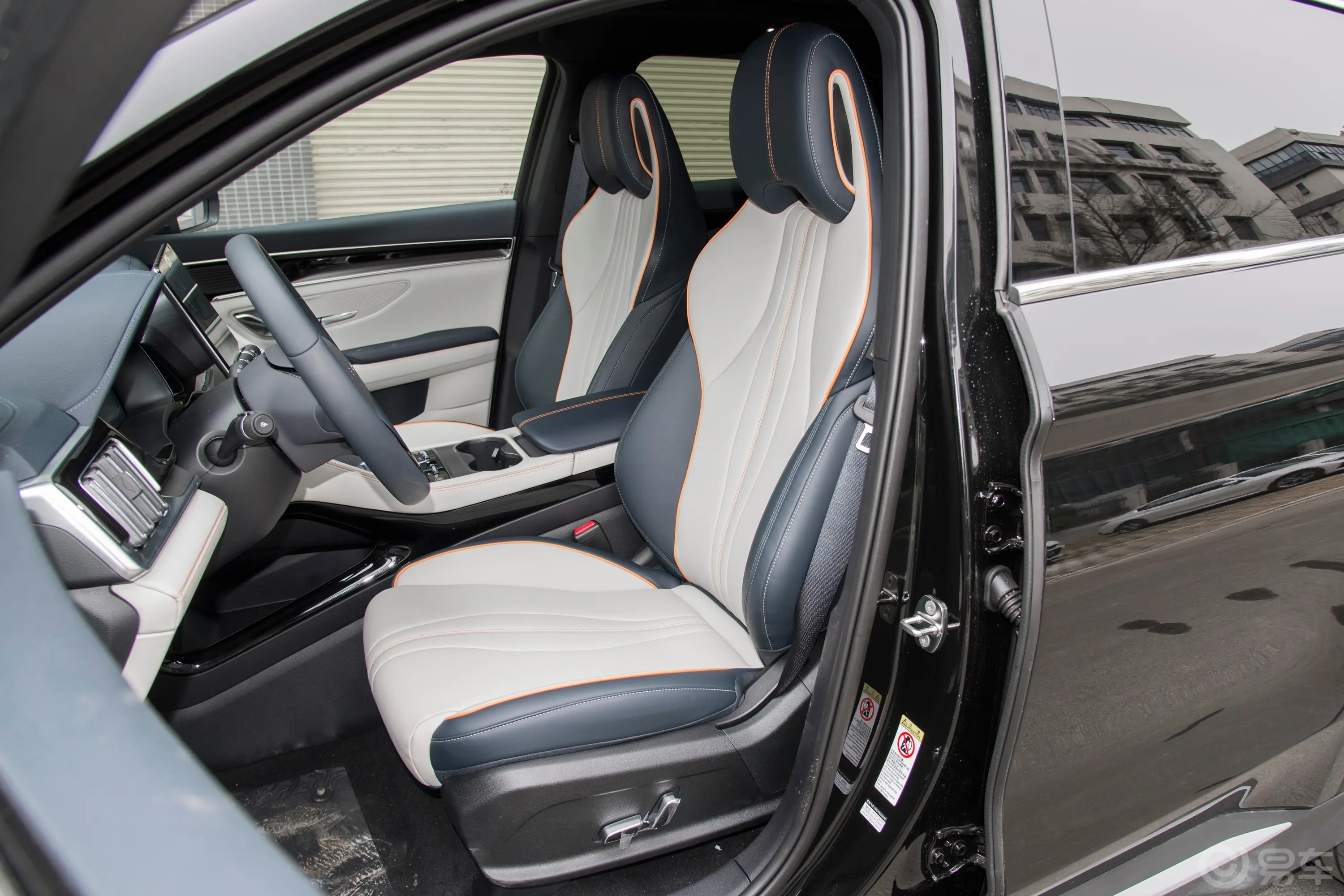 宋PLUS新能源EV 荣耀版 520km 尊贵型驾驶员座椅