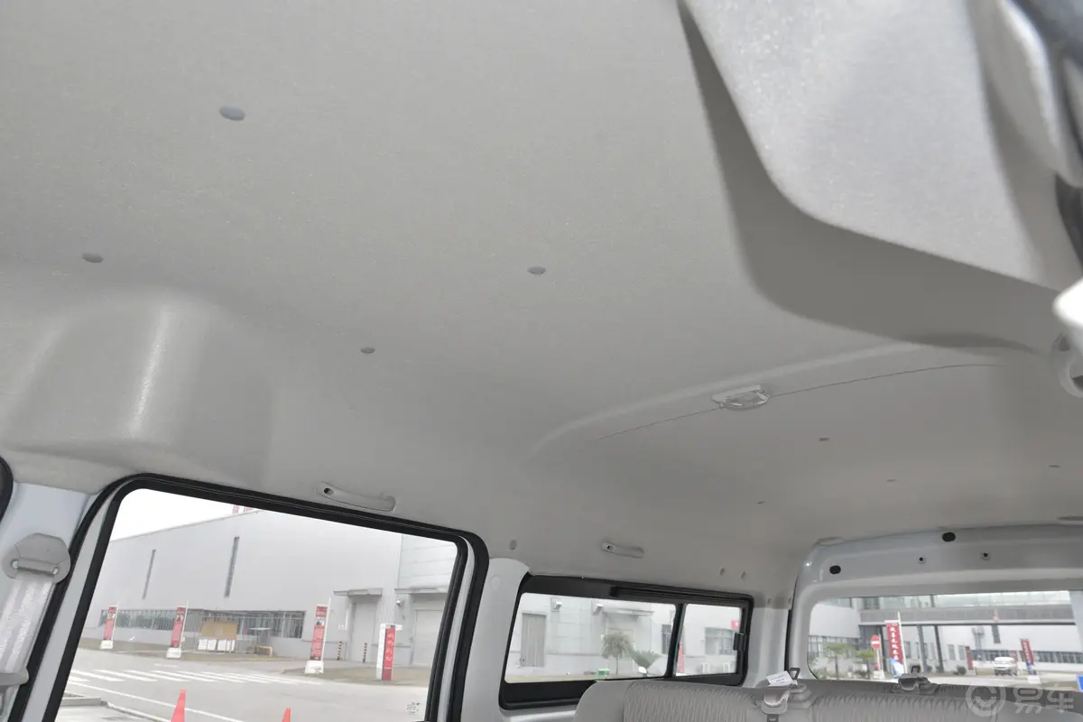 金杯新海狮X30L1.5L 客车财富空调版 6座天窗内拍关闭