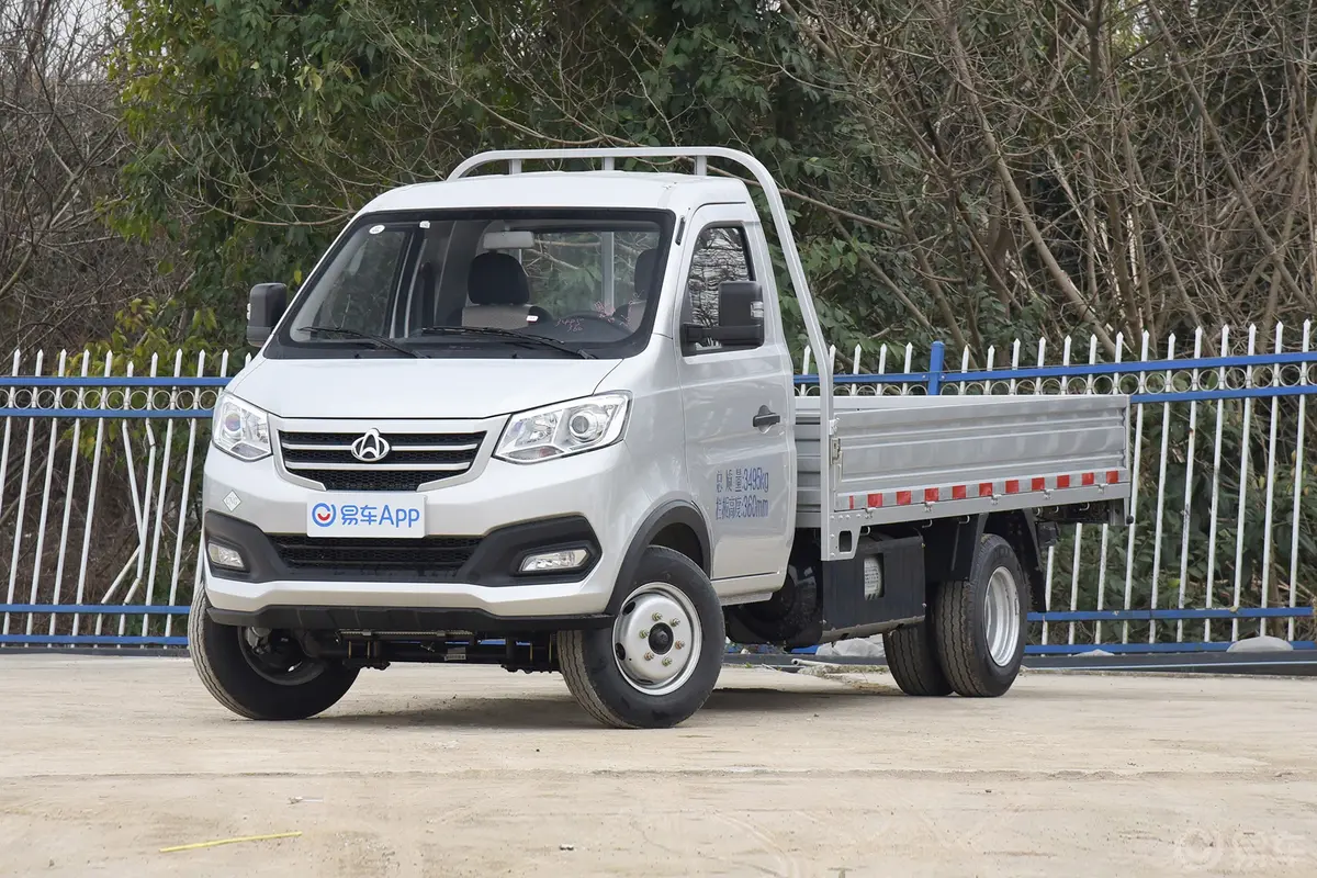 跨越王X3东安1.6L 105马力 3.3米载货 单排 标准版 CNG 国Ⅵ侧前45度车头向左水平