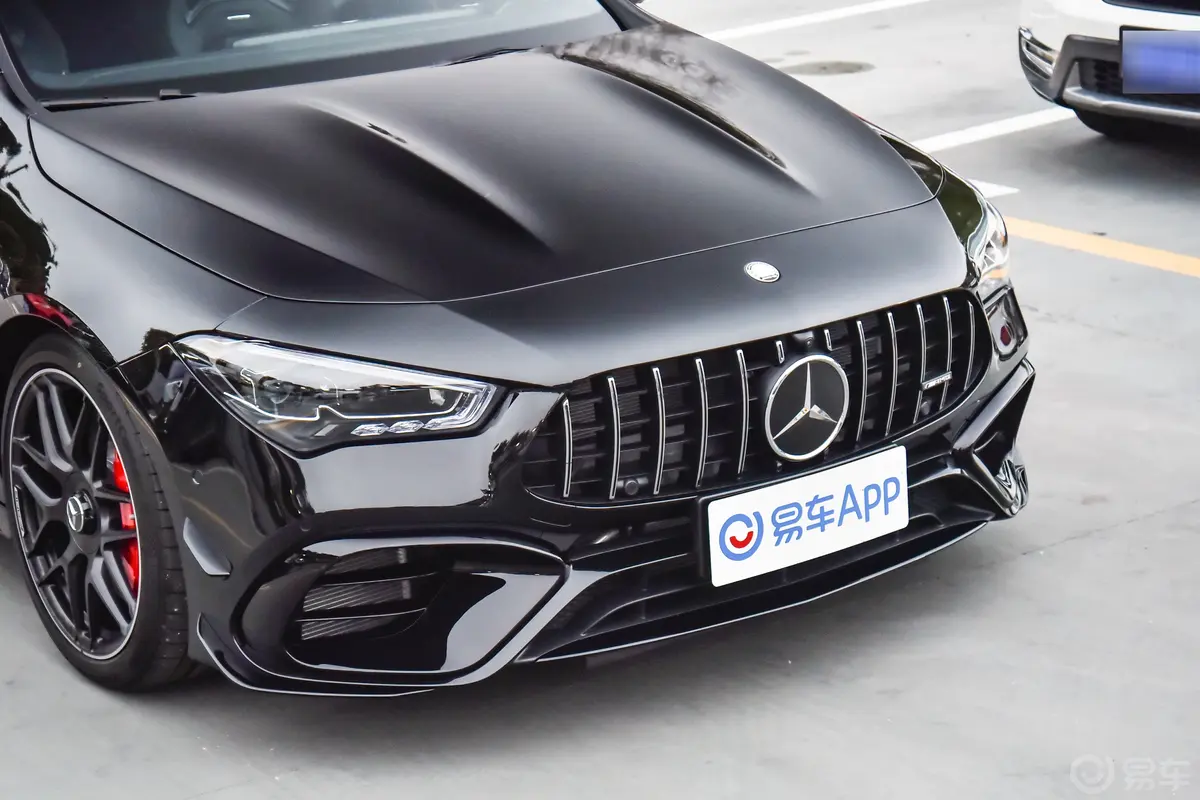 奔驰CLA级 AMGAMG CLA 45 S 4MATIC+前格栅侧俯拍