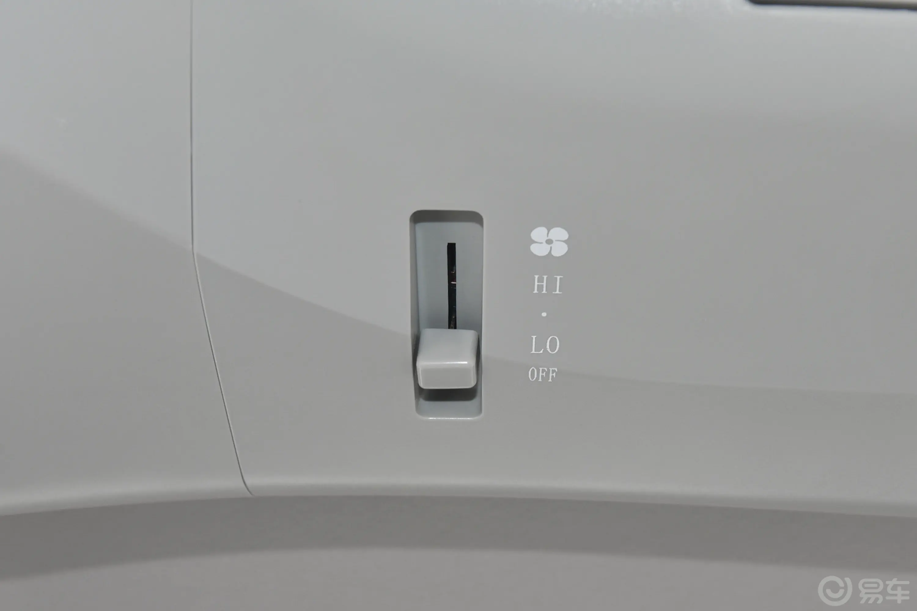 鑫源小海狮X301.5L 客车商务型 7座后排空调控制键